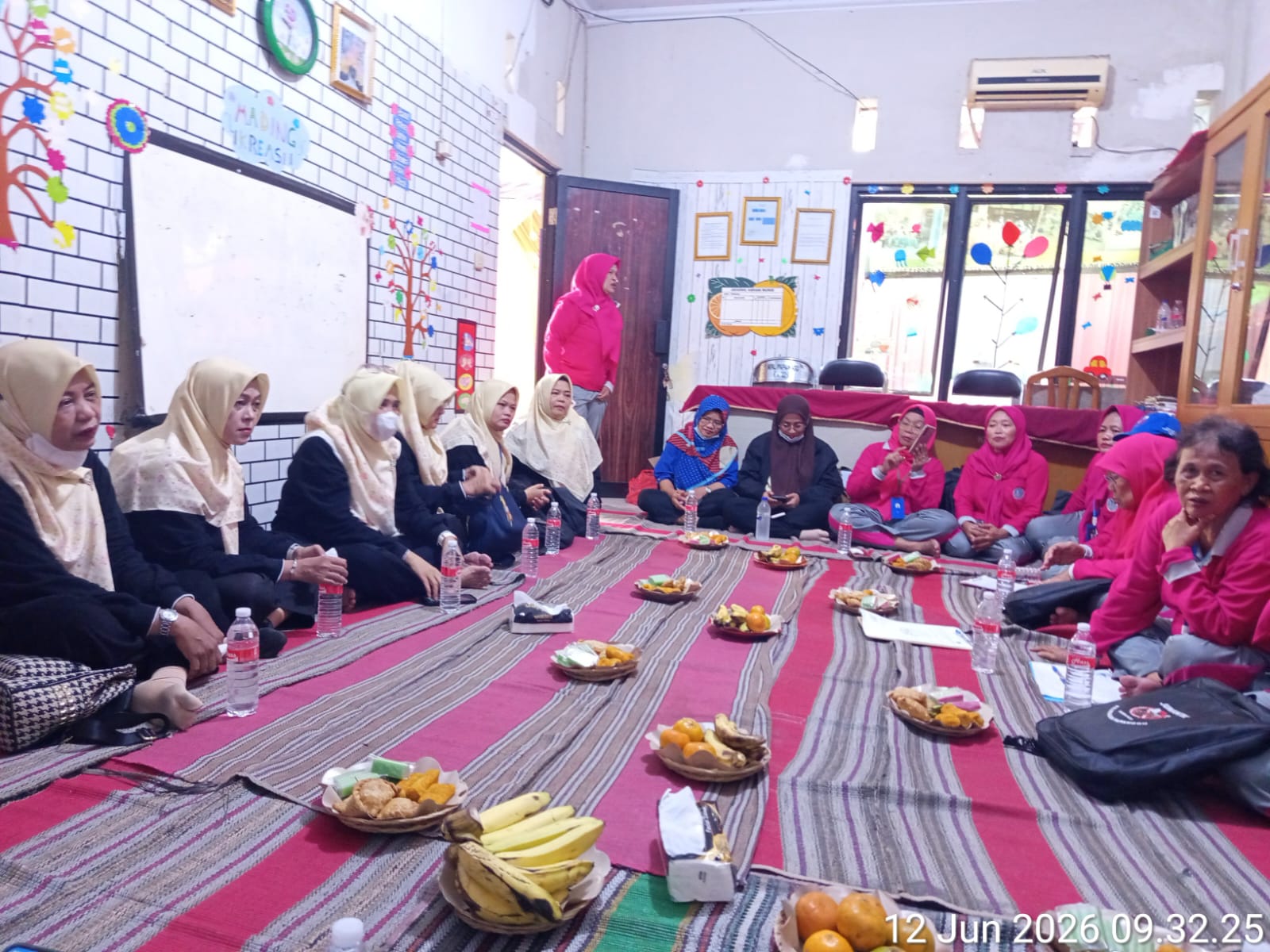 Kelurahan Papanggo Bersama Warga RW 06 Perkuat Upaya Pencegahan DBD melalui Kegiatan PSN Mandiri 4