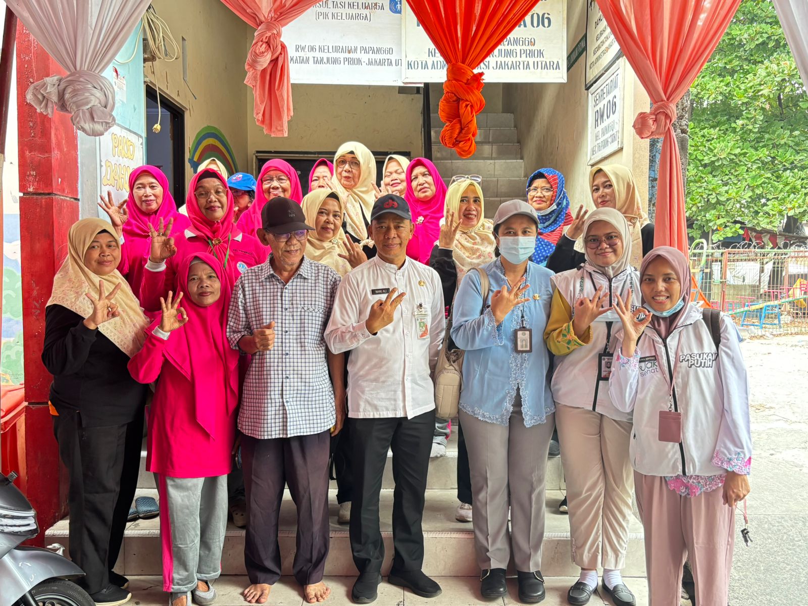 Kelurahan Papanggo Bersama Warga RW 06 Perkuat Upaya Pencegahan DBD melalui Kegiatan PSN Mandiri 6