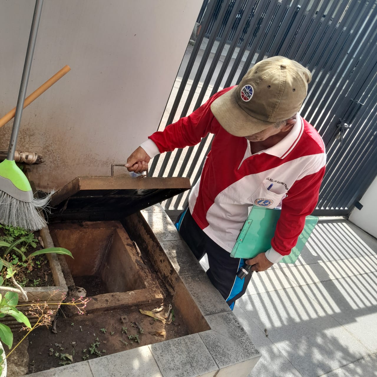 Cegah DBD Sejak Dini, Kelurahan Kelapa Gading Timur Monitoring PSN Bersama Kader Jumantik 3