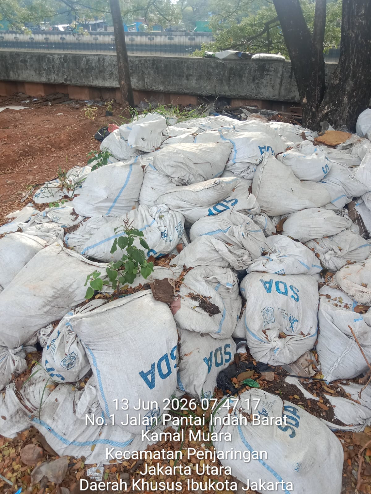 Tim Zona 6 PPSU Kamal Muara Tingkatkan Penataan Lingkungan Melalui Pengelolaan Material dan Perapihan Area Kerja 2