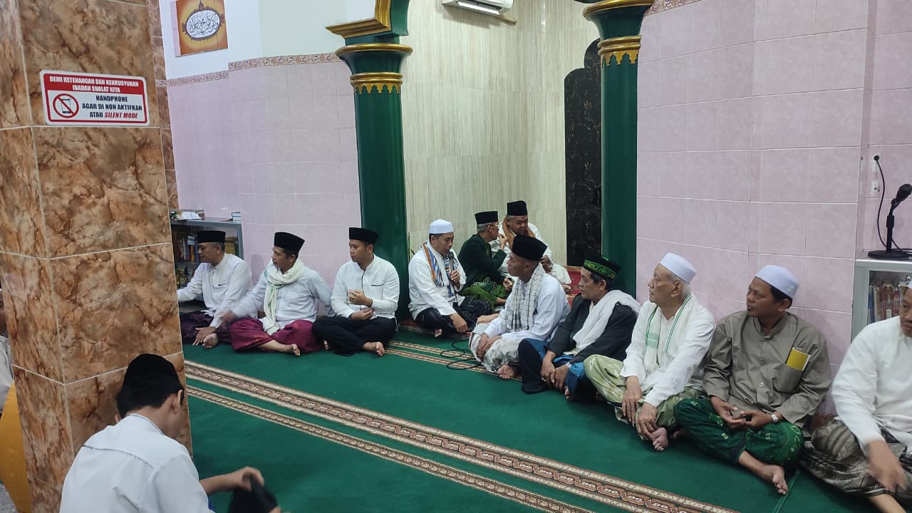 Aparatur Kelurahan Sunter Jaya Laksanakan Giat Subuh Keliling di RW 05 2