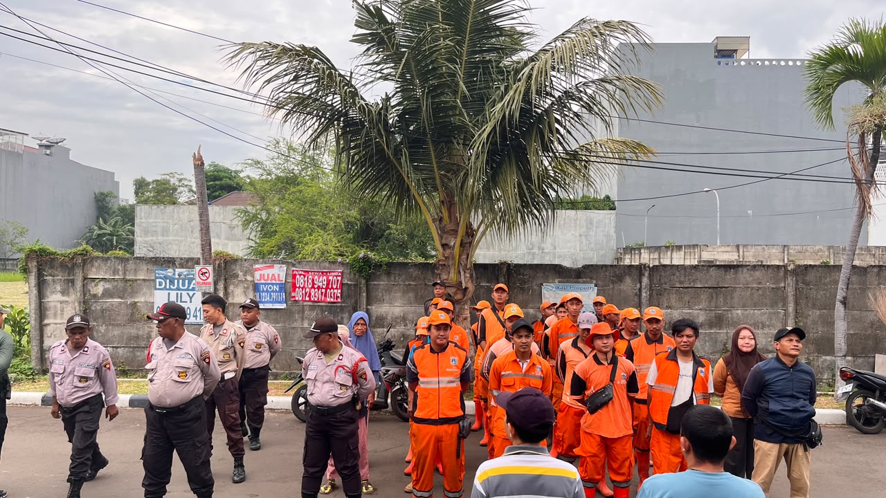 Aksi Nyata Gotong Royong: Kelurahan Sunter Jaya Gelar Kerja Bakti Bersama Warga RW 14 5