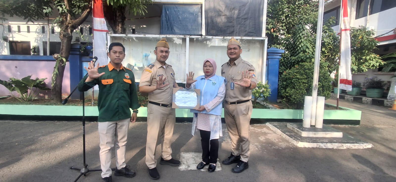Penggerak Lingkungan Inspiratif, Roslinda Fitri Raih Penghargaan Kader Terbaik Gerakan Pilah Sampah Kelurahan Kamal Muara Tahun 2026 1