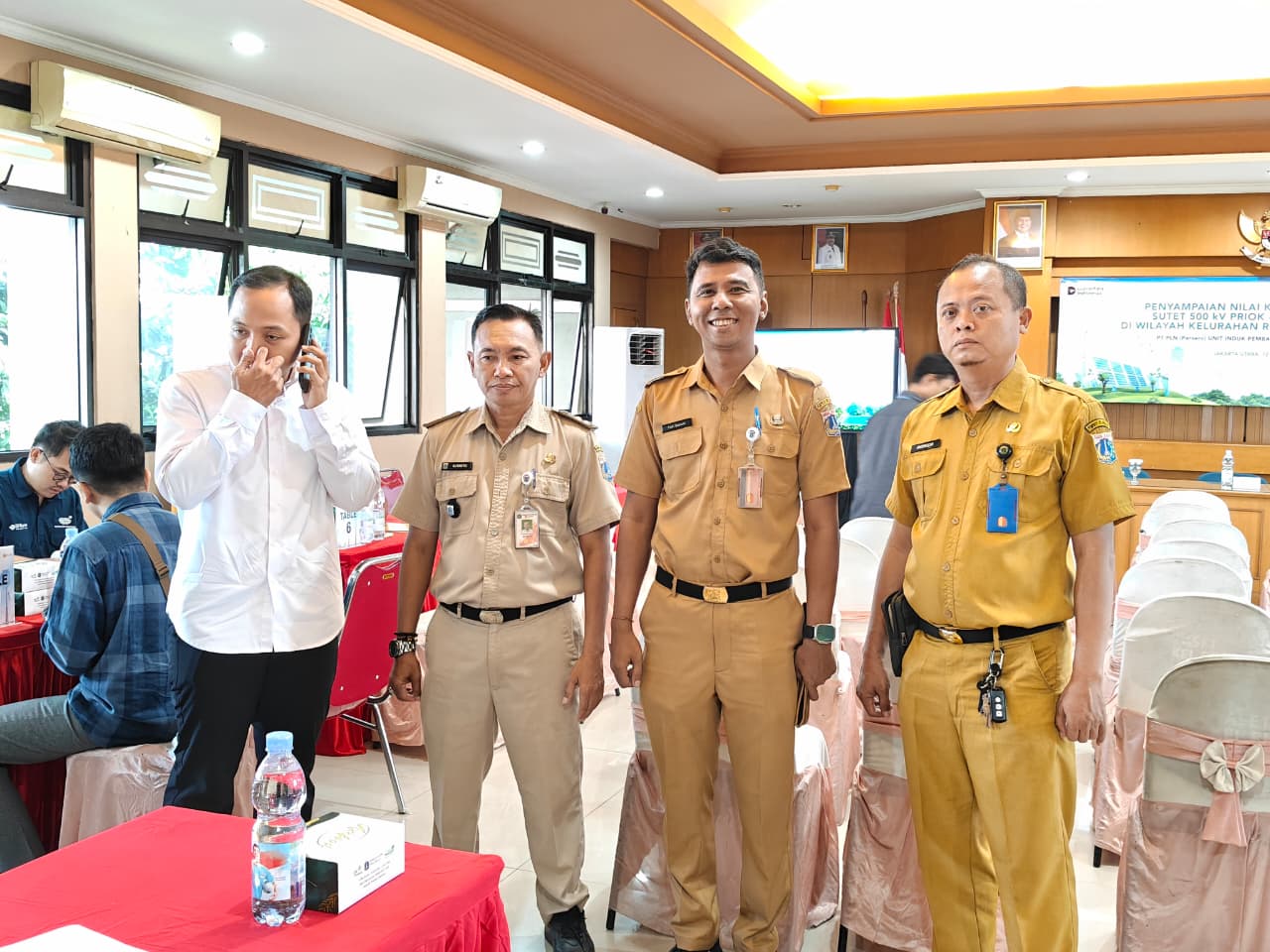 Penyampaian Nilai Kompensasi ROW SUTET 800 kV Priok–Muara Tawar di Rawa Badak Selatan senin 15 Juni 2026 4