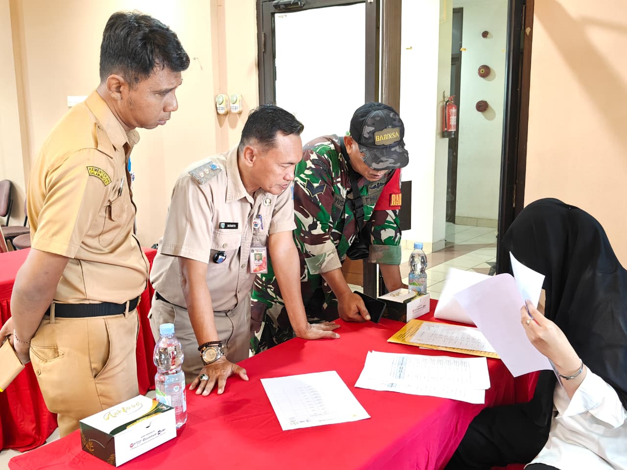 Penyampaian Nilai Kompensasi ROW SUTET 800 kV Priok–Muara Tawar di Rawa Badak Selatan senin 15 Juni 2026 3