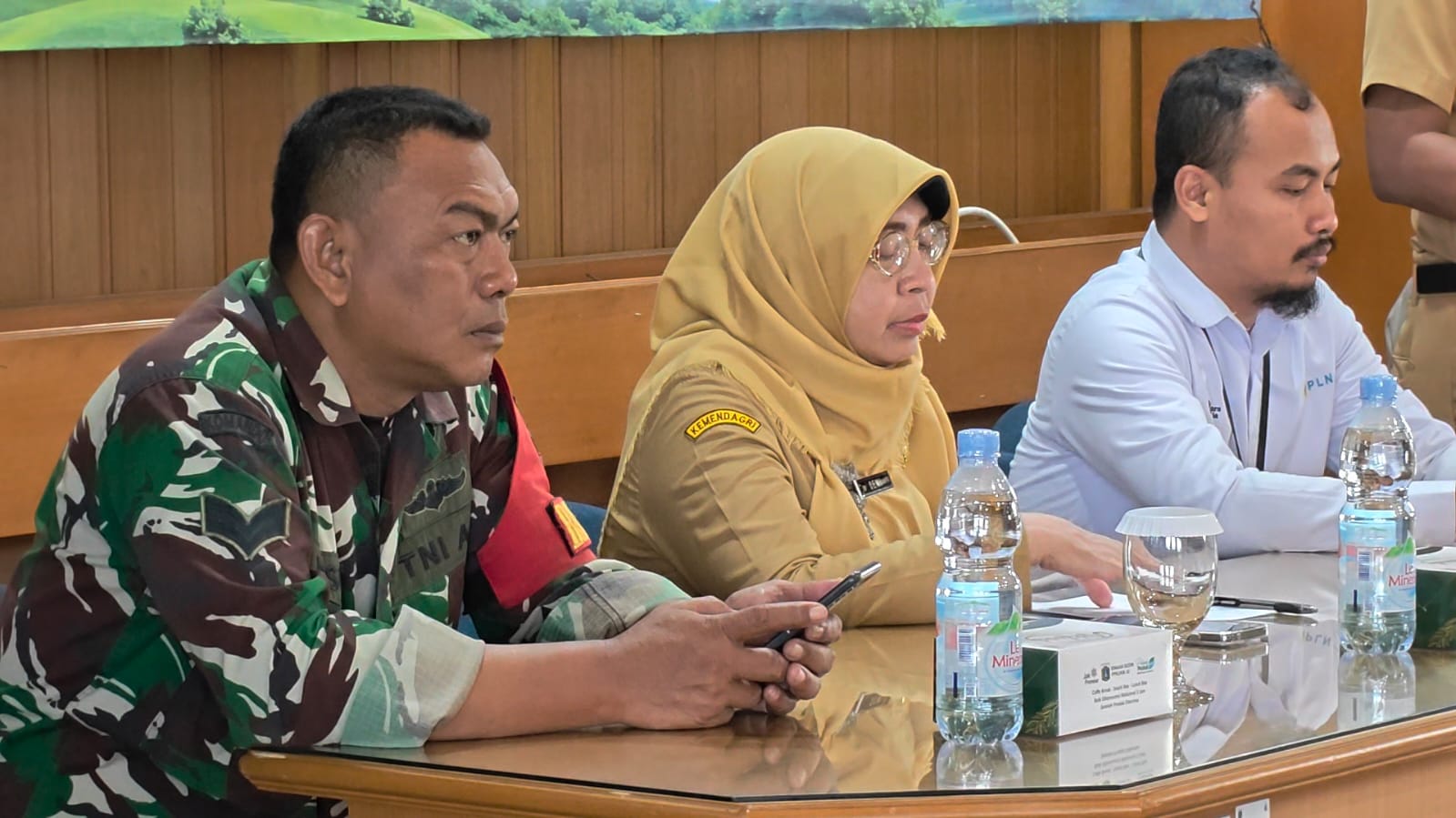 Penyampaian Nilai Kompensasi ROW SUTET 800 kV Priok–Muara Tawar di Rawa Badak Selatan senin 15 Juni 2026 6