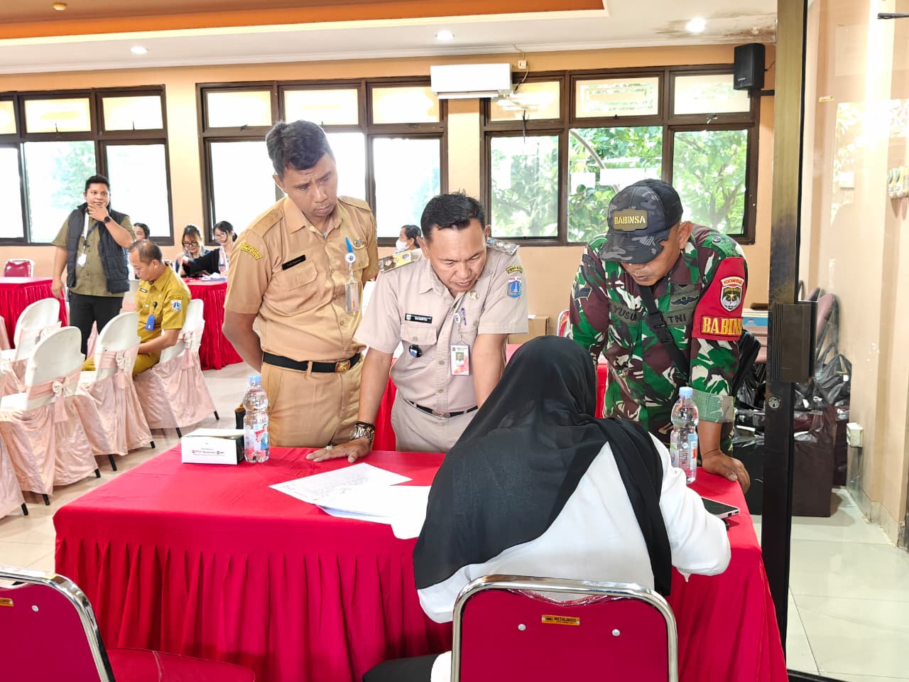 Penyampaian Nilai Kompensasi ROW SUTET 800 kV Priok–Muara Tawar di Rawa Badak Selatan senin 15 Juni 2026 2