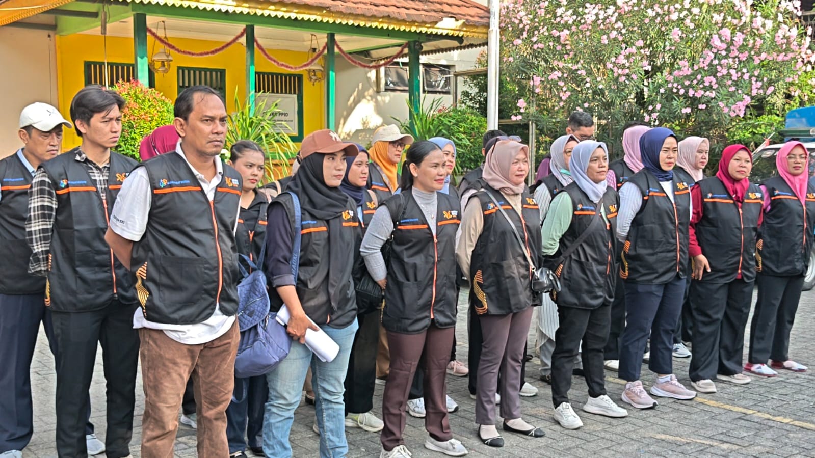 Lurah Rawa Badak Selatan Pimpin Apel dan Pelepasan Petugas Sensus Ekonomi Tahun 2026 5