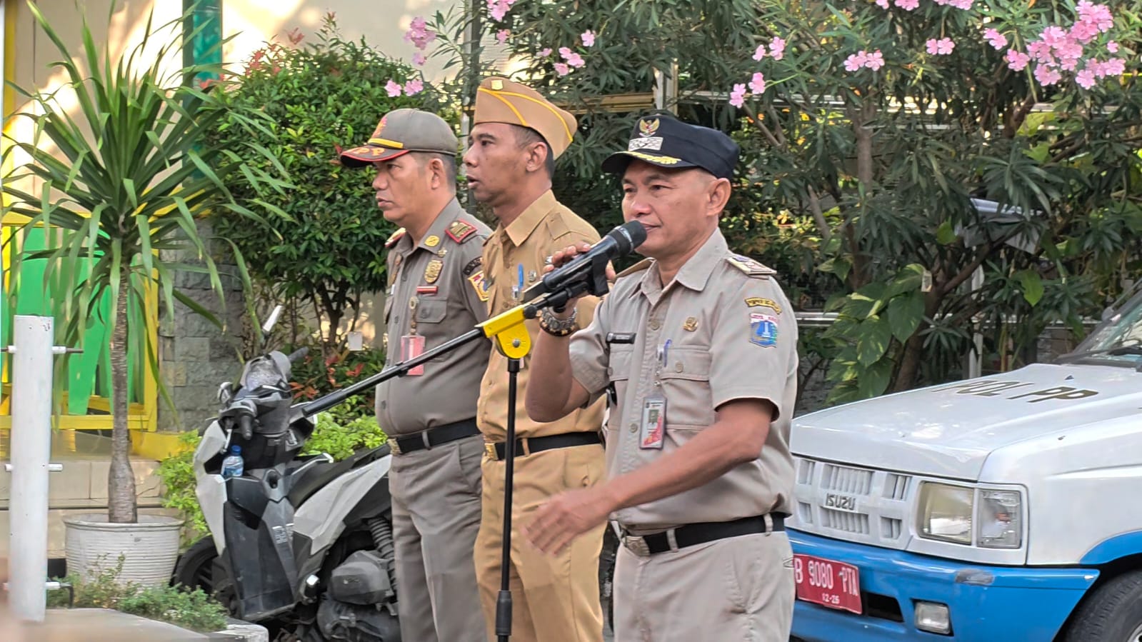 Apel Pagi Kelurahan Rawa Badak Selatan Perkuat Disiplin dan Sinergi Pelayanan 7