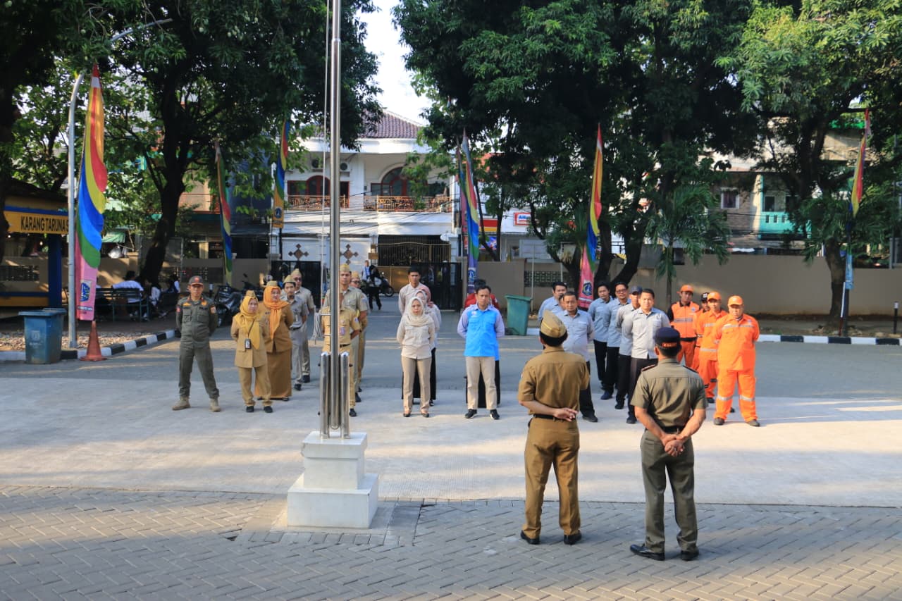Awali Pekan dengan Kedisiplinan: Apel Pagi Aparatur Kelurahan Sunter Jaya 4
