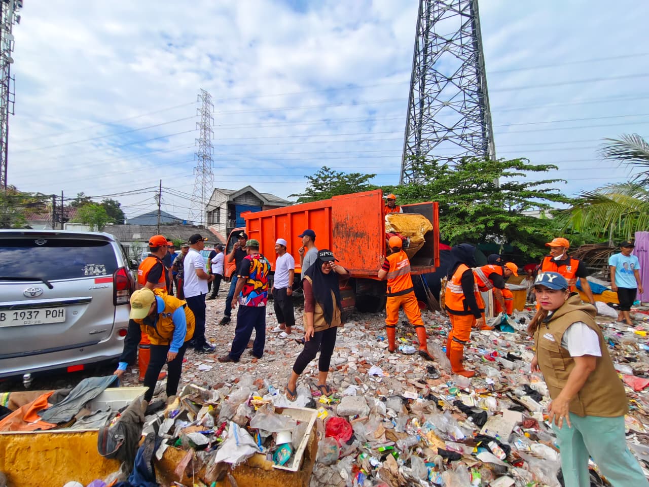 Kelurahan Papanggo Bersama Warga RW 08 Gelar Kerja Bakti dan Sambang Warga untuk Ciptakan Lingkungan Bersih dan Kondusif 2