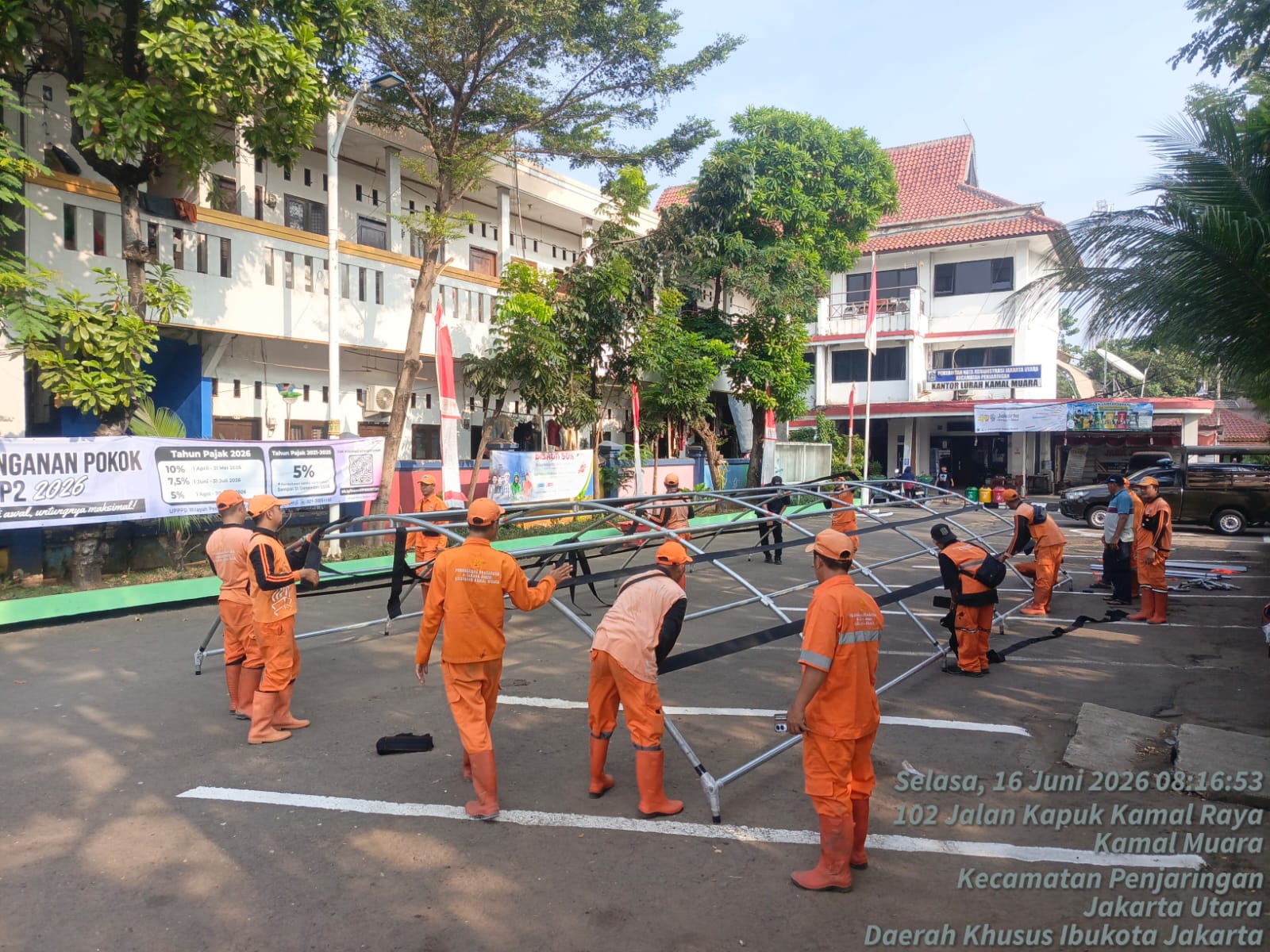 Pemasangan Tenda BPBD Perkuat Kesiapsiagaan dan Dukungan Pelayanan Masyarakat di Kamal Muara 4