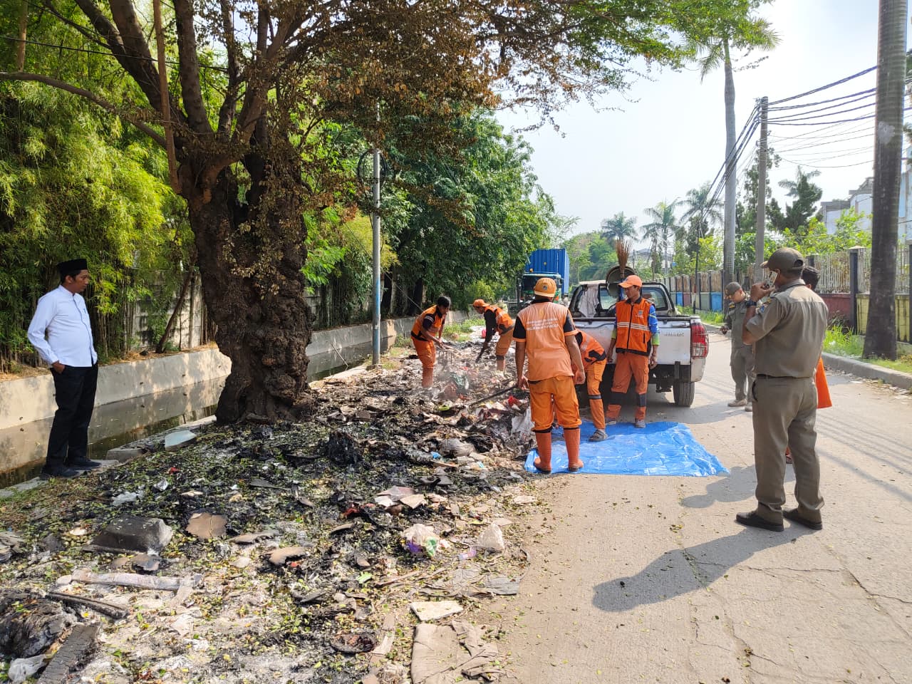 Tindak Lanjut Aduan Warga, Kelurahan Papanggo Bersihkan Lokasi Tumpukan Sampah di Sisi Timur Perumahan Metro Sunter 9