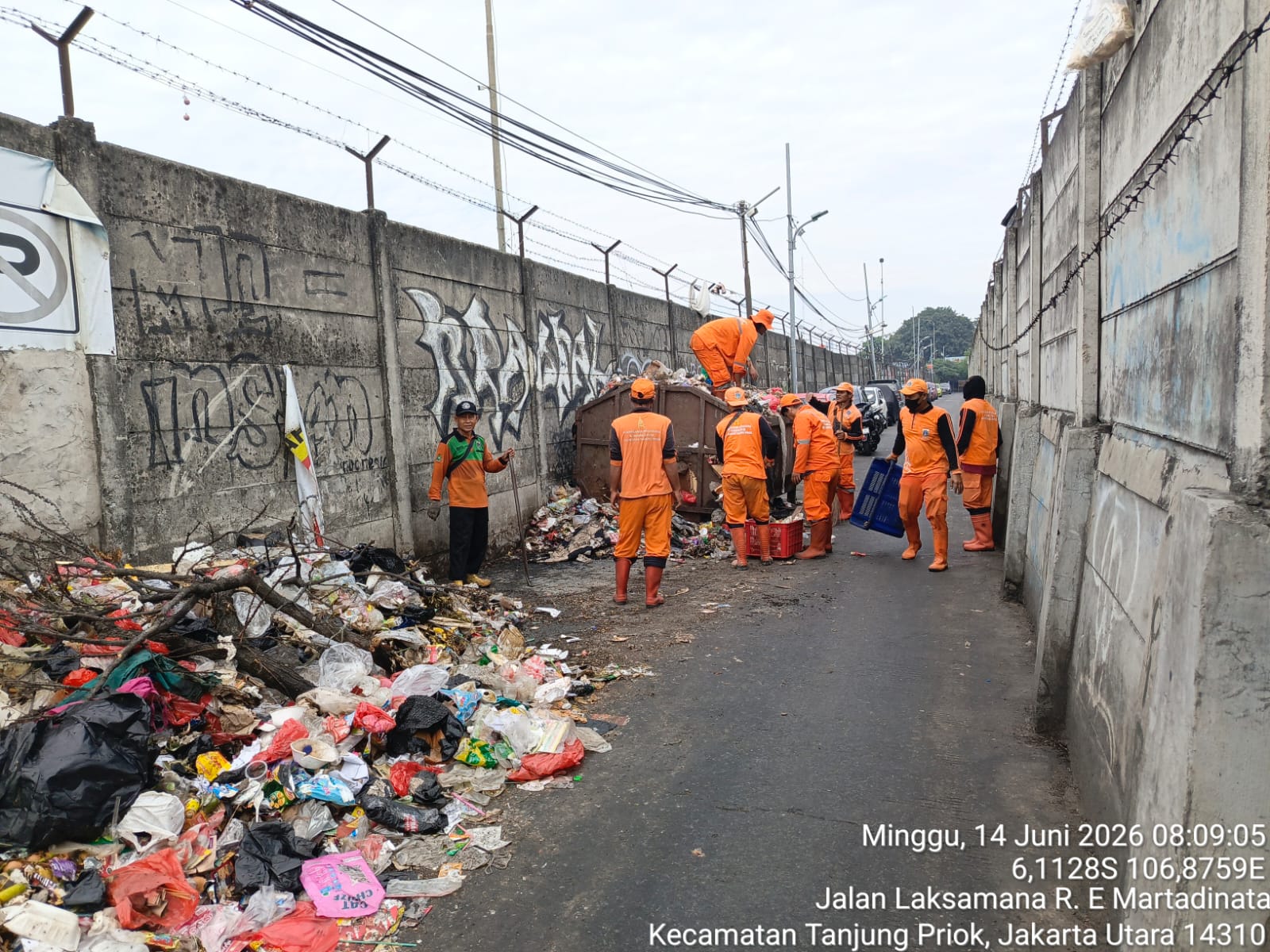 Monitoring Kerja Bakti Warga RW.05 dan Pengangkutan Sampah Menumpuk di TPS RW.012 Kelurahan Tanjung Priok 2