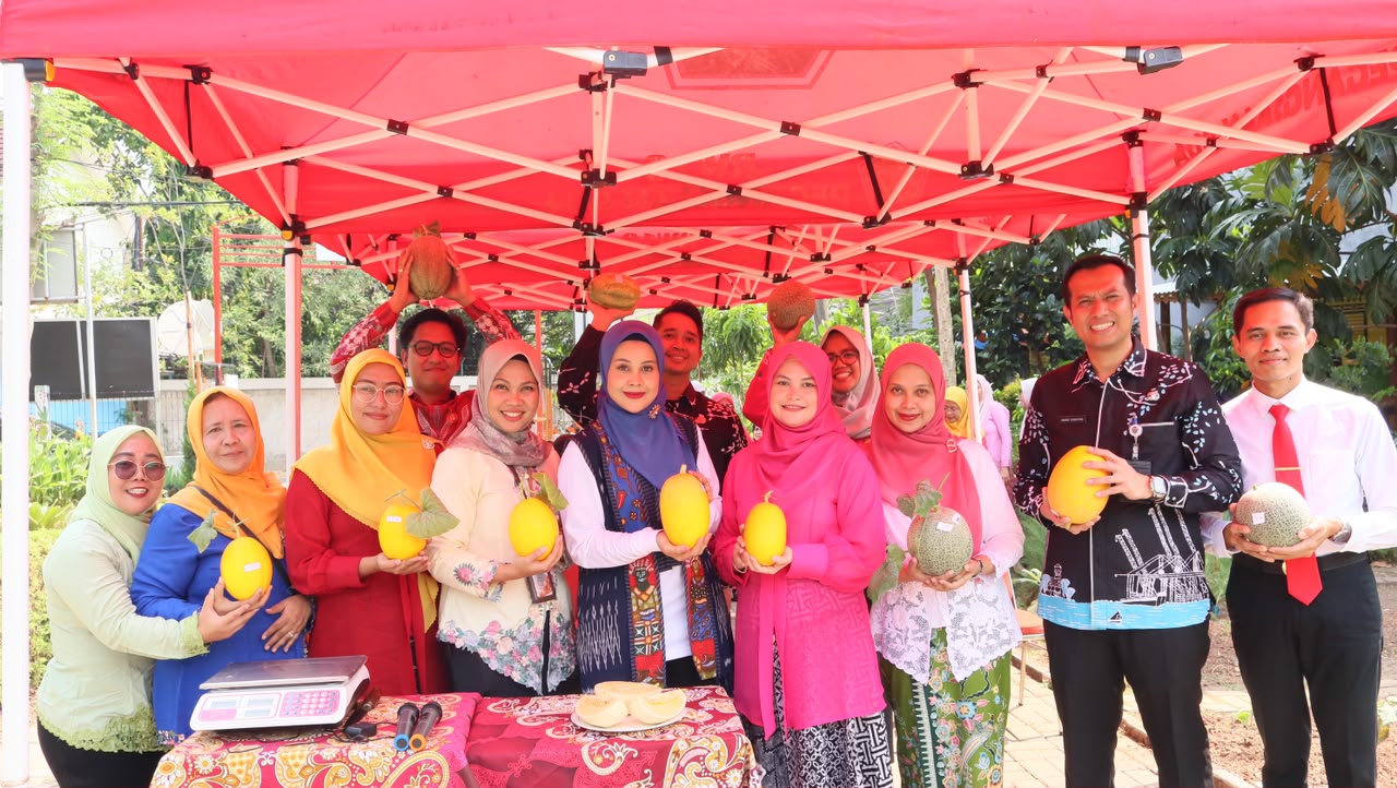 Wisata Petik Melon Kebun Gangnam Bersama Ketua TP PKK Kota Administrasi Jakarta Utara 1