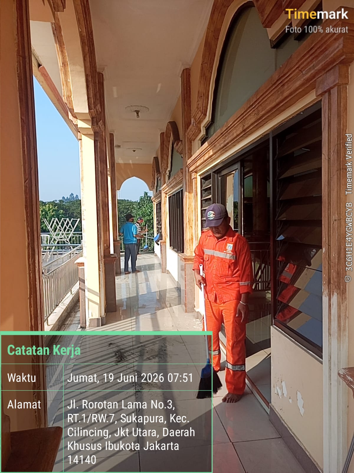 Sinergi Warga dan PPSU Kelurahan Sukapura Gotong Royong Bersih-Bersih Masjid Baiturrahim RW 08 2