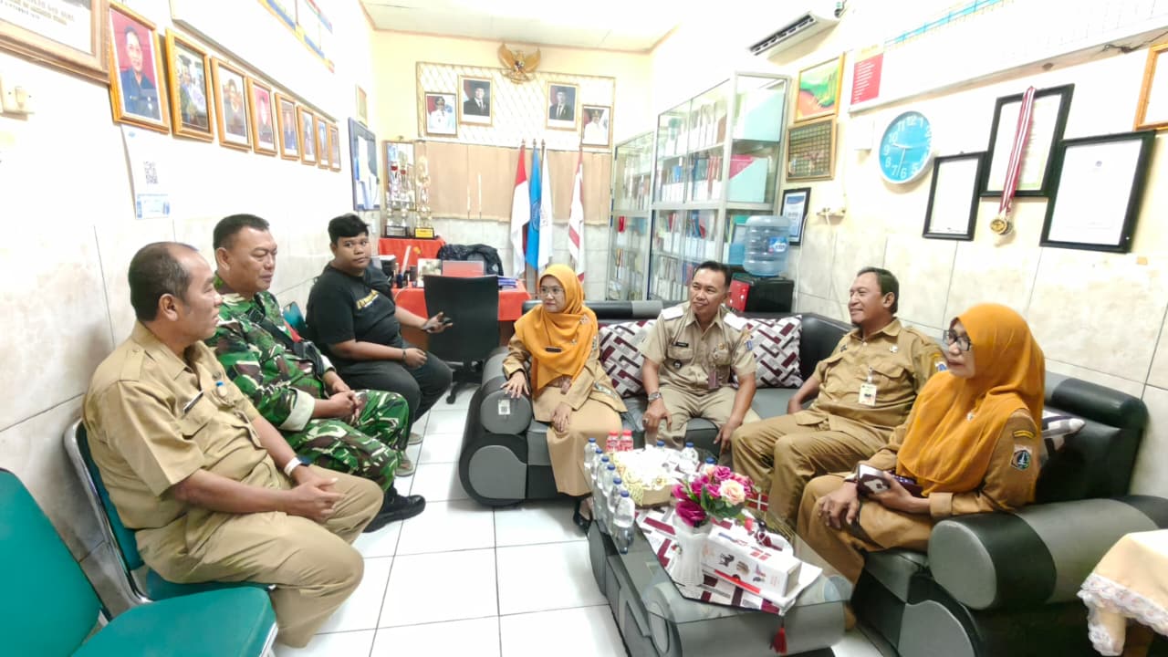 Lurah Rawa Badak Selatan Dampingi Kunjungan Staf Kedutaan Besar Denmark ke SDN Rawa Badak 05 Keluarahan Rawa Badak Selatan, 5