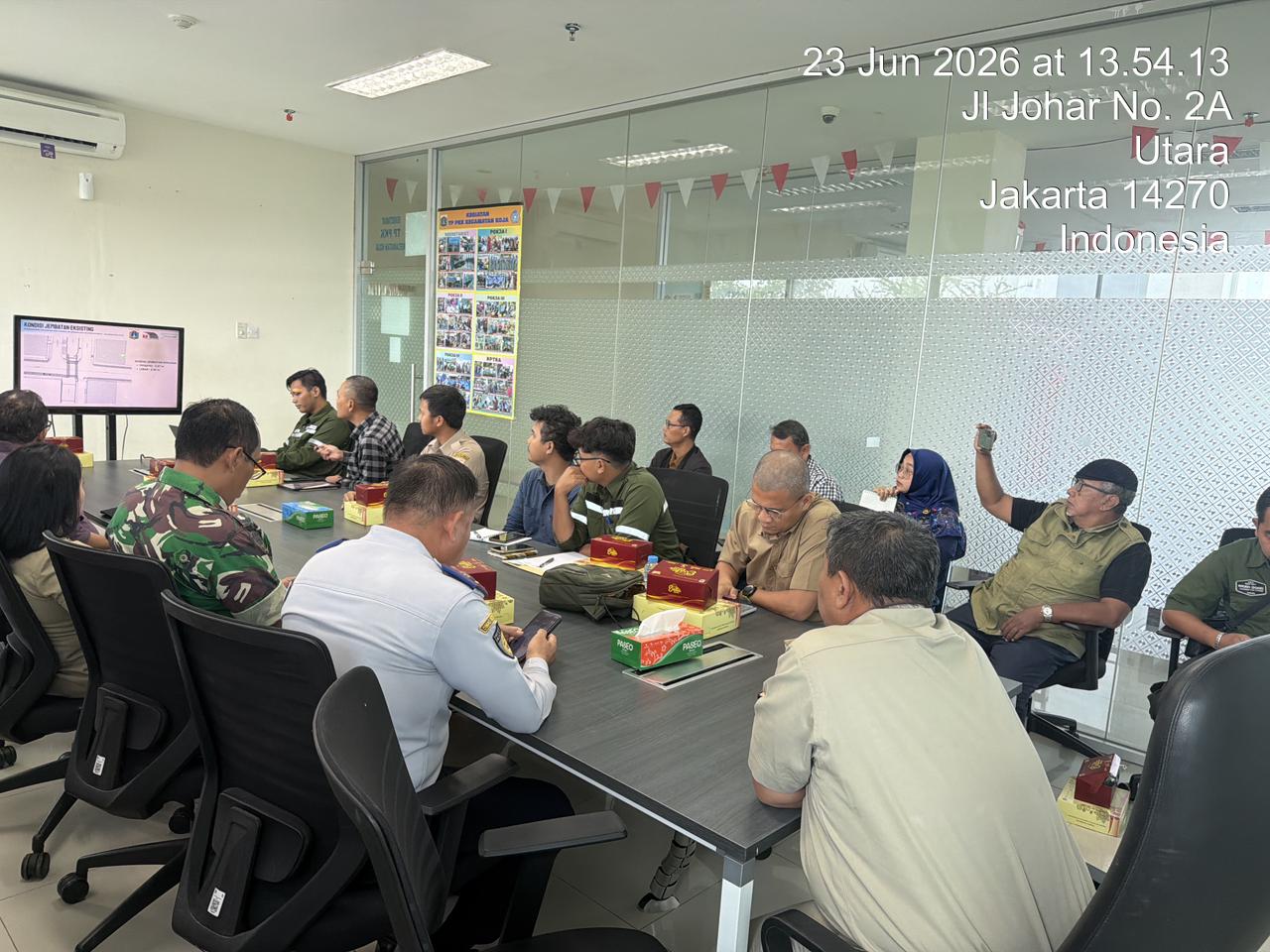 Sekretaris Kelurahan dan Kasi Ekonomi Pembangunan Hadiri Rapat Koordinasi Pembangunan Jembatan Kali Layar 1