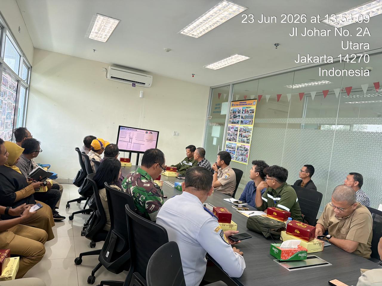 Sekretaris Kelurahan dan Kasi Ekonomi Pembangunan Hadiri Rapat Koordinasi Pembangunan Jembatan Kali Layar 4