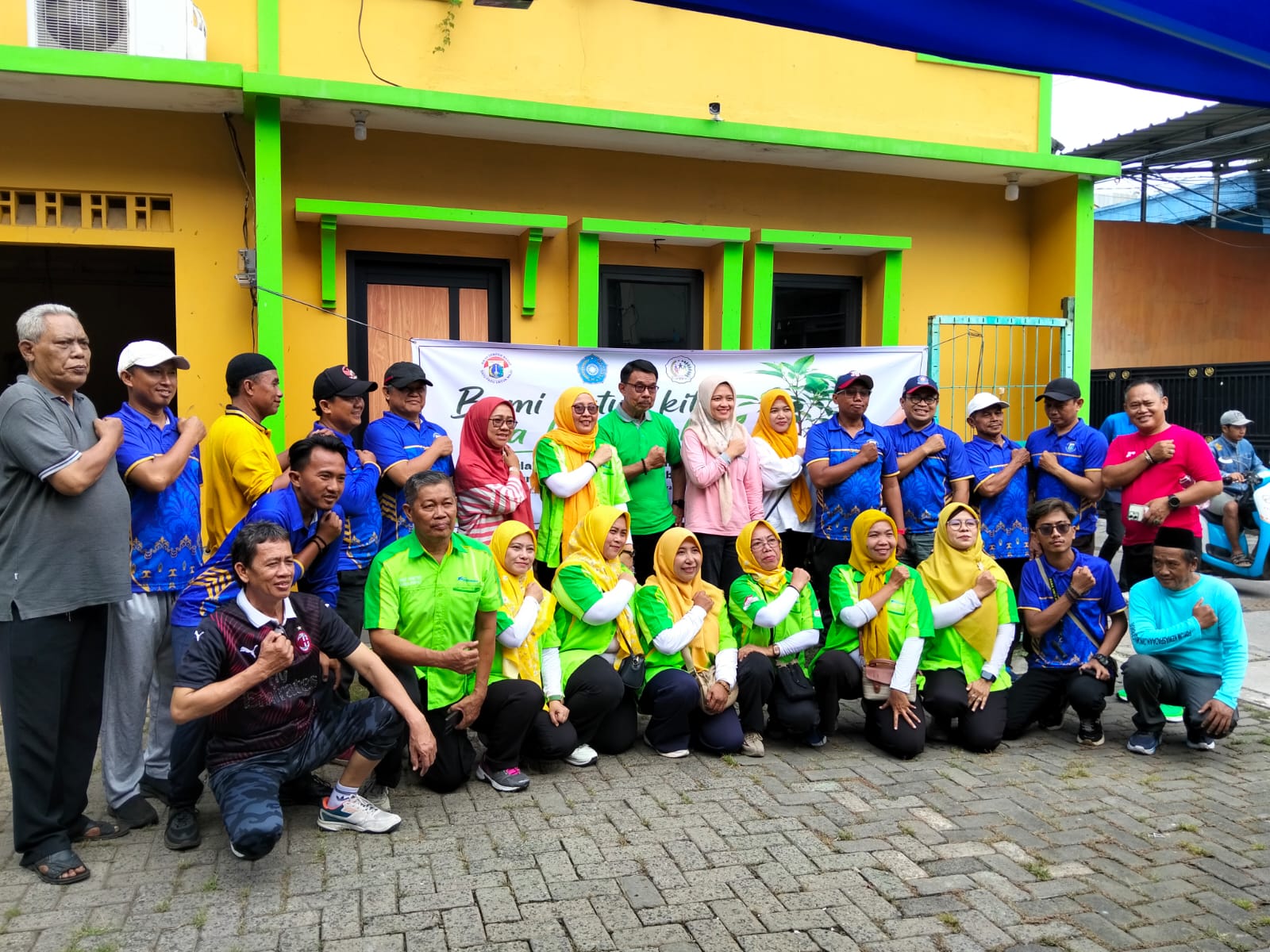 Kerja Bakti masal di wilayah RW.009 Kelurahan Semper Barat 4