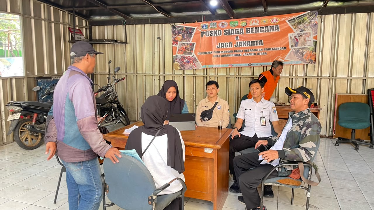 Kegiatan Piket Posko Siaga Bencana dan Jaga Jakarta Di Kelurahan Pademangan Barat 1