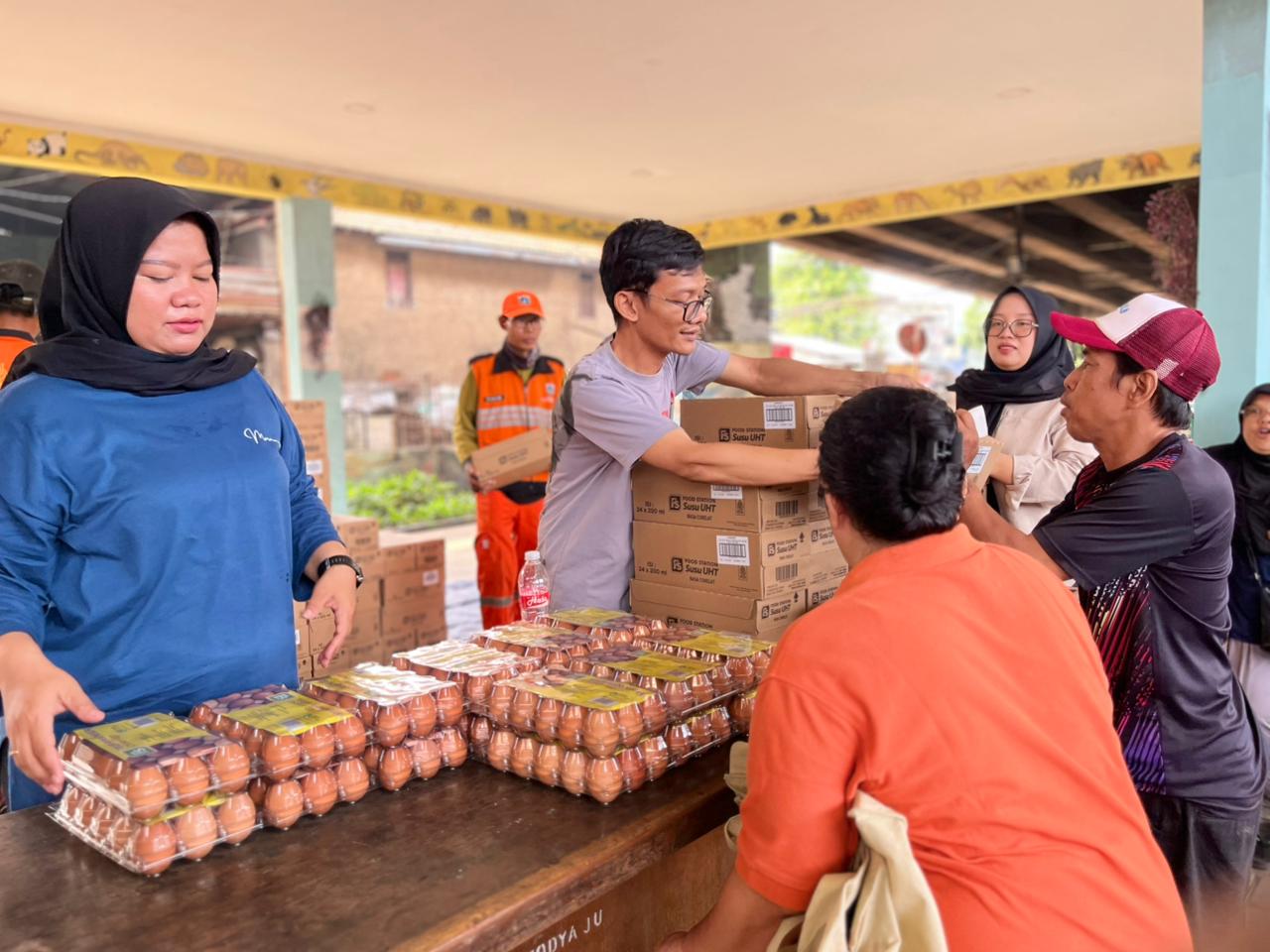 Pendistribusian Pangan Murah Bersubsidi Pemprov DKI Jakarta di RPTRA Patimura Berlangsung Untuk Bulan Mei 1