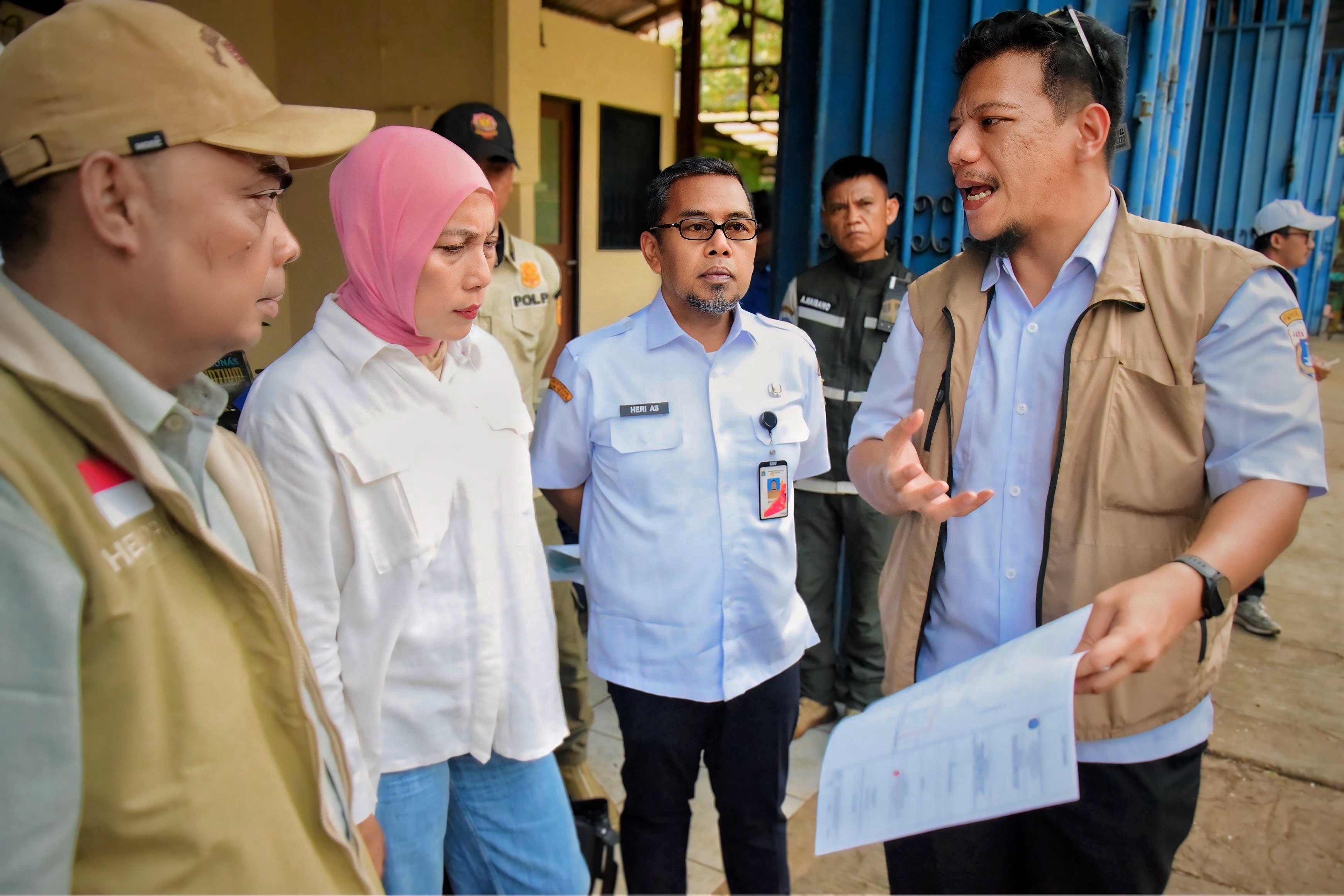 KELURAHAN PEJAGALAN DAMPINGI KUNJUNGAN SUDIN SDA JAKARTA UTARA DAN ANGGOTA DPRD DKI JAKARTA KOMISI D TINJAU LOKASI RENCANA PENINGKATAN KAPASITAS RUMAH POMPA RW 014 1