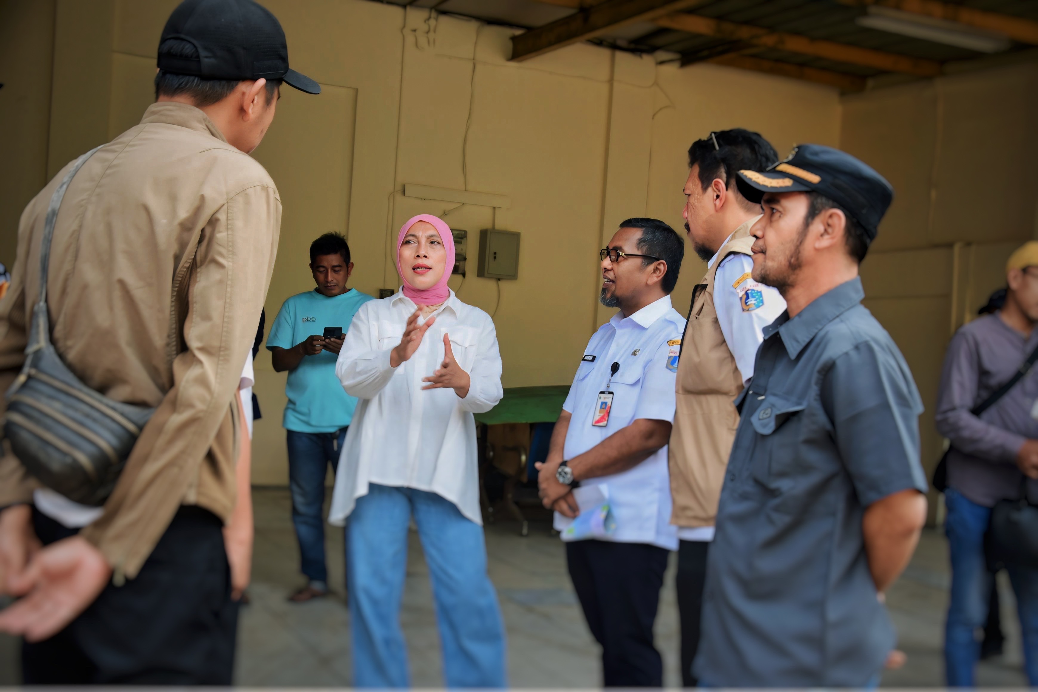KELURAHAN PEJAGALAN DAMPINGI KUNJUNGAN SUDIN SDA JAKARTA UTARA DAN ANGGOTA DPRD DKI JAKARTA KOMISI D TINJAU LOKASI RENCANA PENINGKATAN KAPASITAS RUMAH POMPA RW 014 2