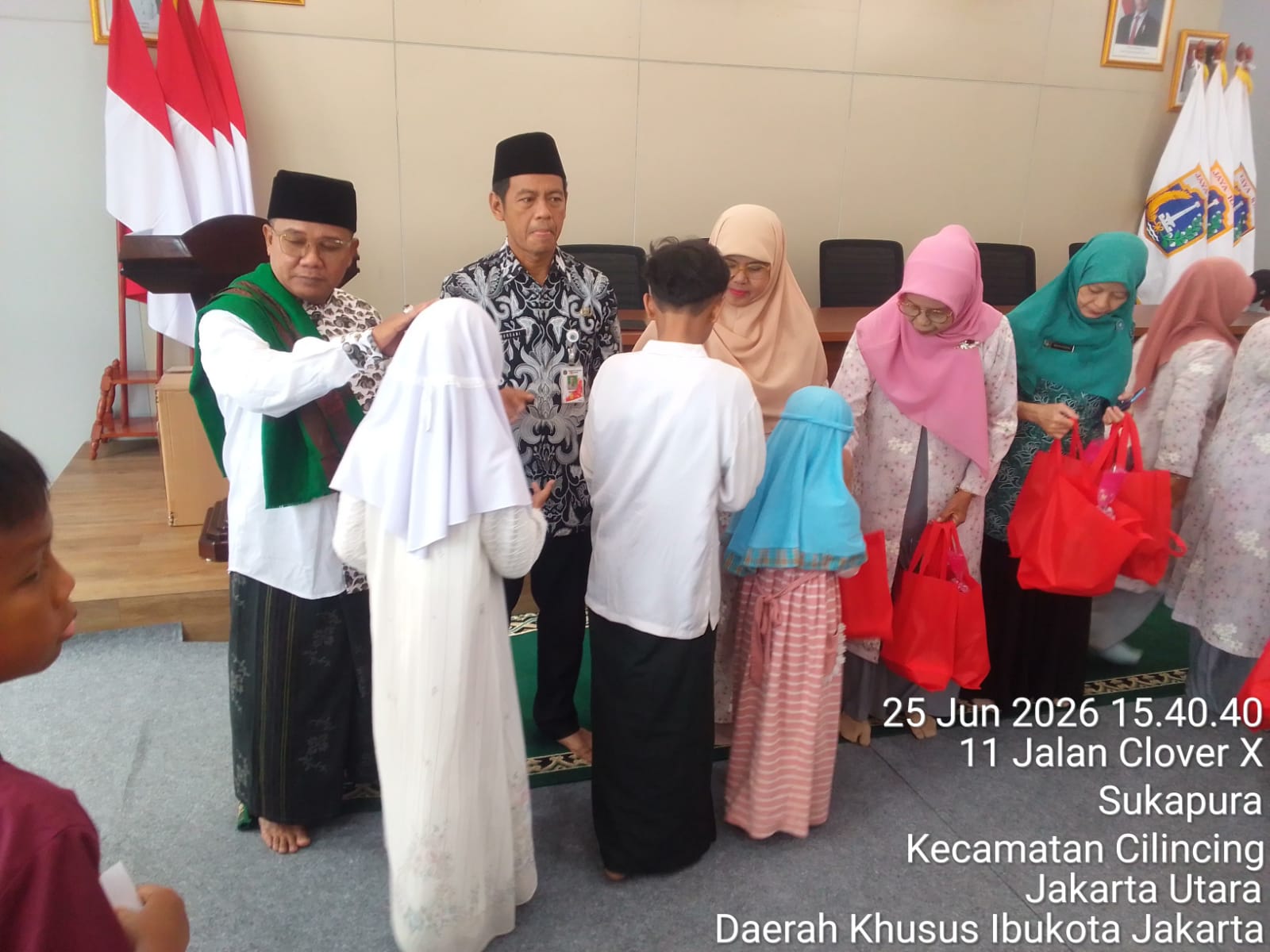 Membuka Pintu Berkah: Pengajian Rutin dan Santunan Anak Yatim di Kelurahan Sukapura 1
