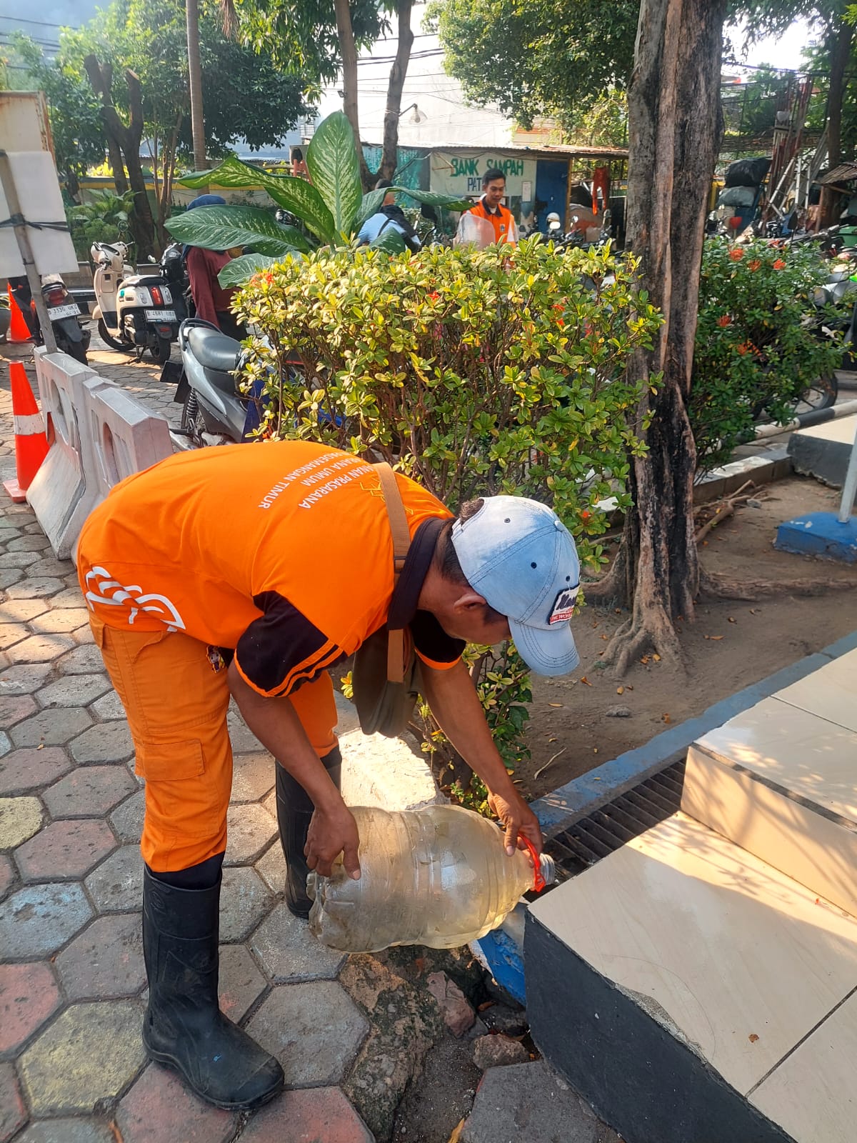 Jumat, 26 Juni 2026 | Pemberantasan Sarang Nyamuk (PSN) di Lingkungan Perkantoran Kelurahan Pademangan Timur 3