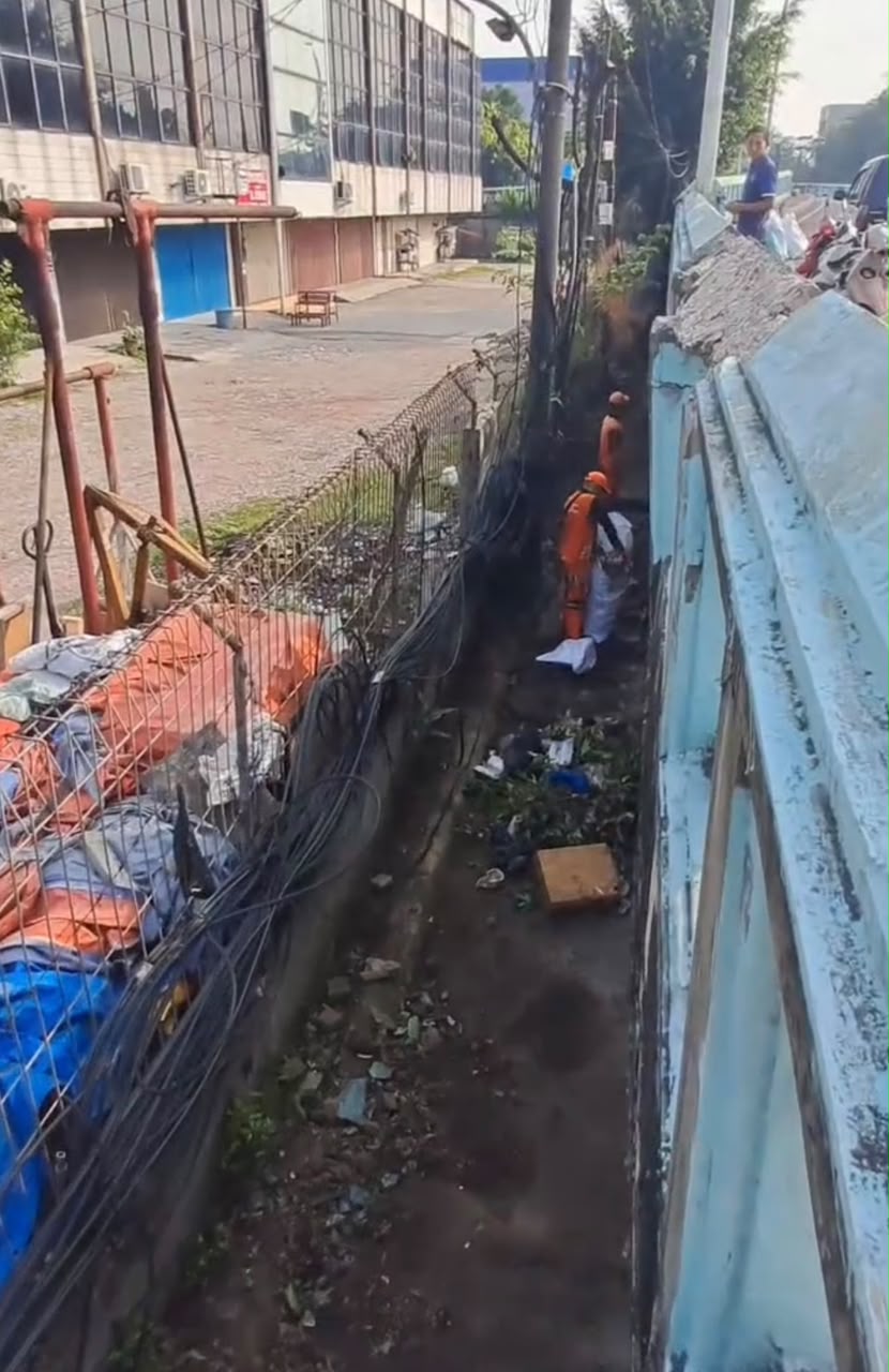 Kegiatan Kerja Bakti di RT 007 RW 02 Kelurahan Kapuk Muara 2