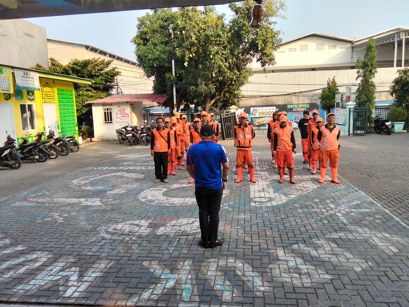 Kegiatan Kerja Bakti di RT 007 RW 02 Kelurahan Kapuk Muara 1