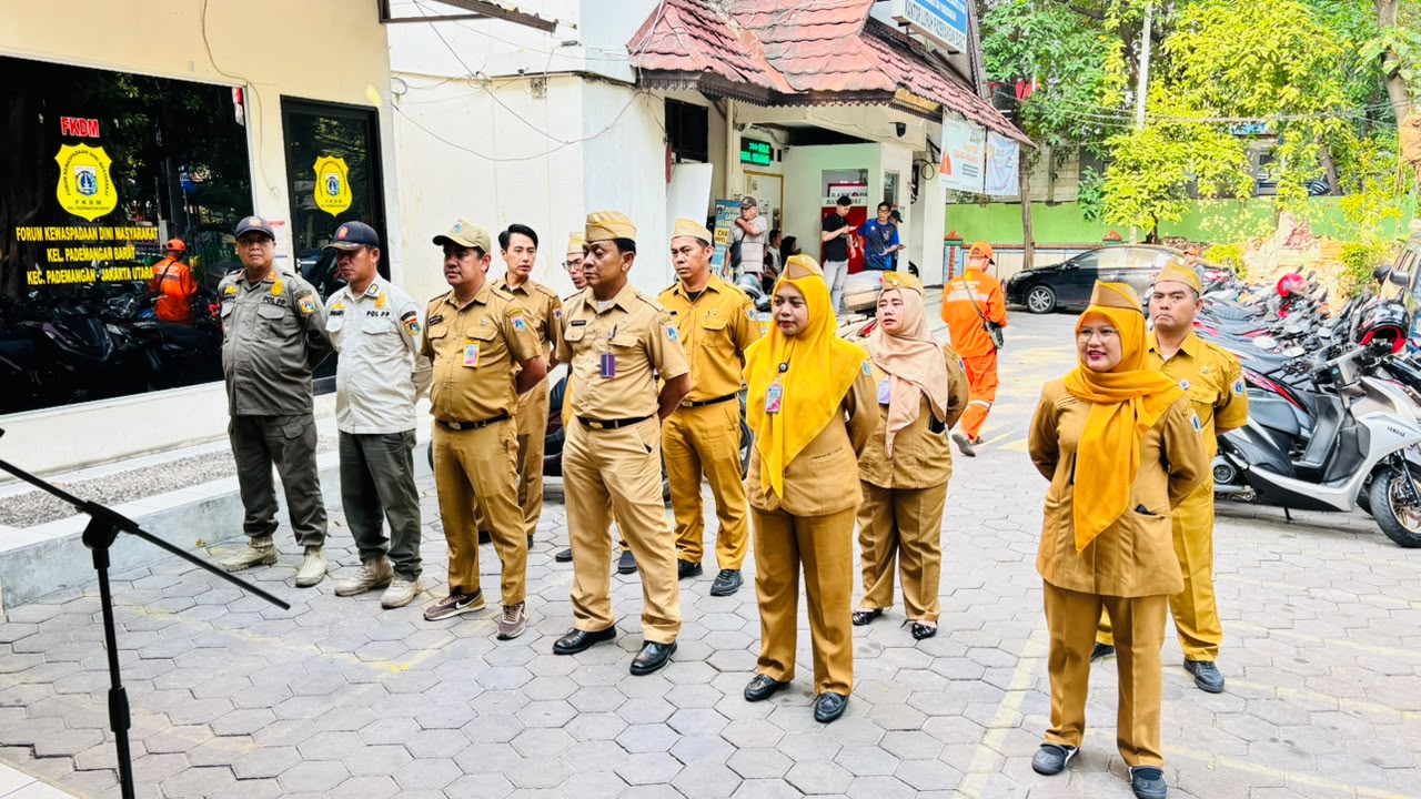 Apel Pagi ASN Perkuat Disiplin dan Kesiapan Pelayanan di Kelurahan Pademangan Barat 1