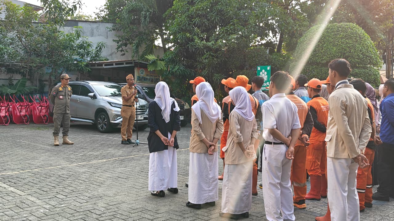 Apel Pagi Perkuat Sinergi dan Disiplin Aparatur Kelurahan Rawa Badak Selatan 3
