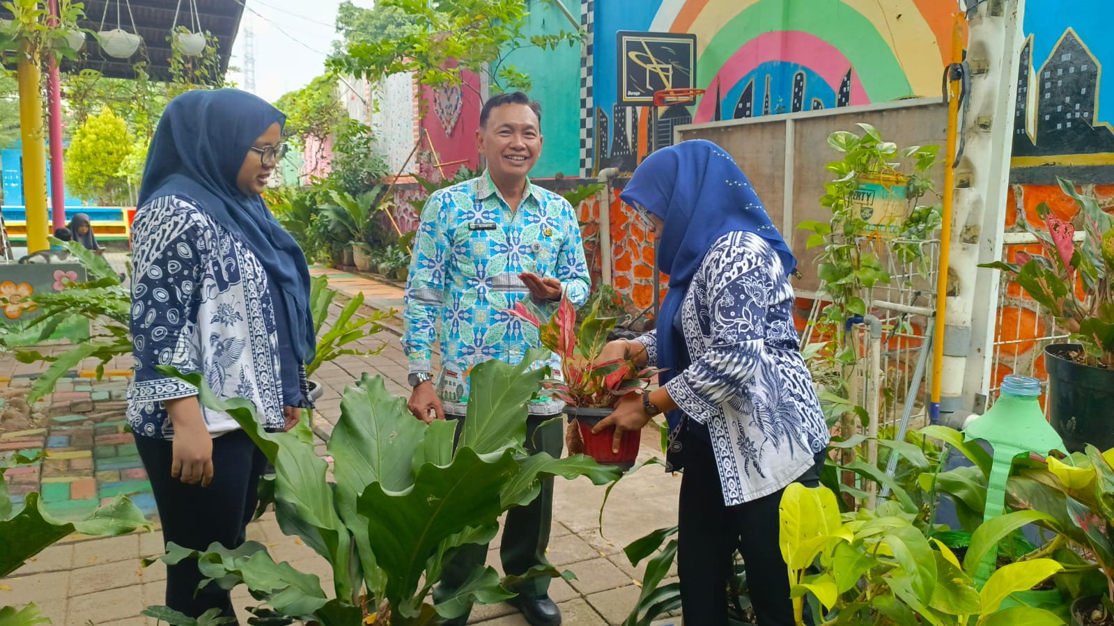 Monitoring RPTRA Rasela, Lurah Rawa Badak Selatan Pastikan Fasilitas Publik Tetap Nyaman dan Terawat 7