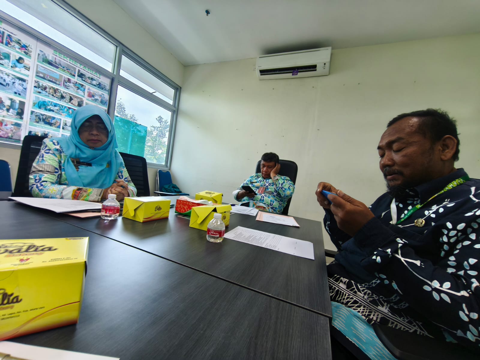 Sekretaris Kelurahan dan Kasi Pemerintahan Rawa Badak Selatan Hadiri Rapat Koordinasi Bidang Pemerintahan Tingkat Kecamatan Koja 3