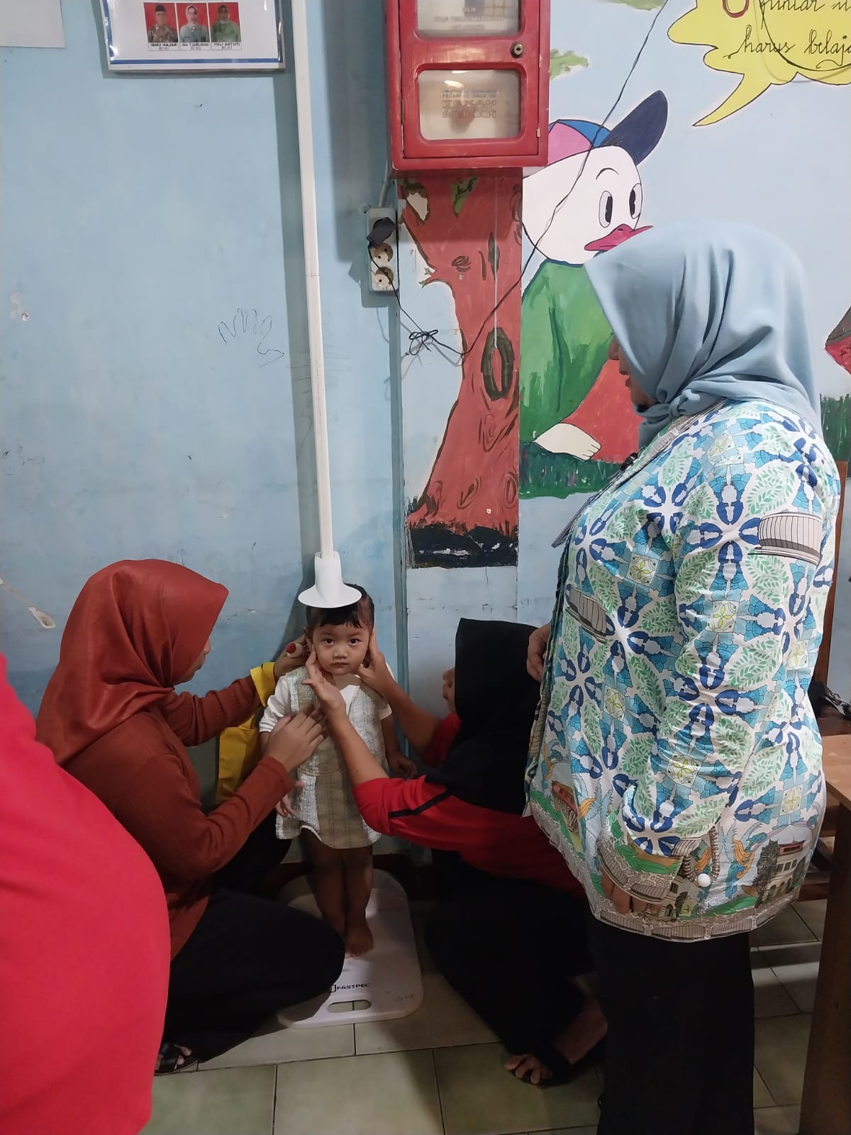 Kegiatan Posyandu Balita Mawar 10A Berikan Layanan Kesehatan dan Pemantauan Tumbuh Kembang Anak 3