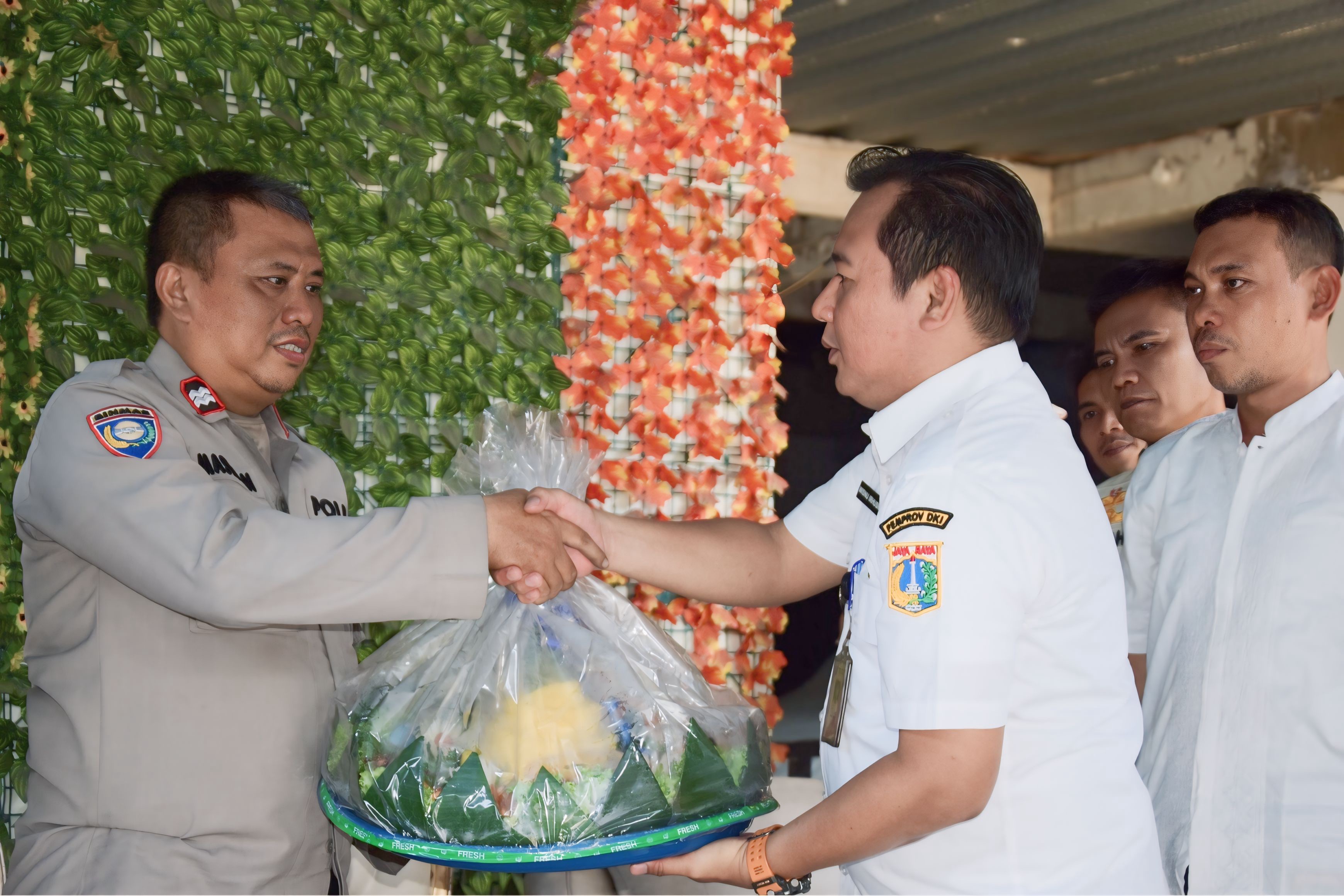 Semarak HUT Bhayangkara ke-80, Kelurahan Pejagalan Hadiri Perayaan Bersama Warga di Pos RW 012 2