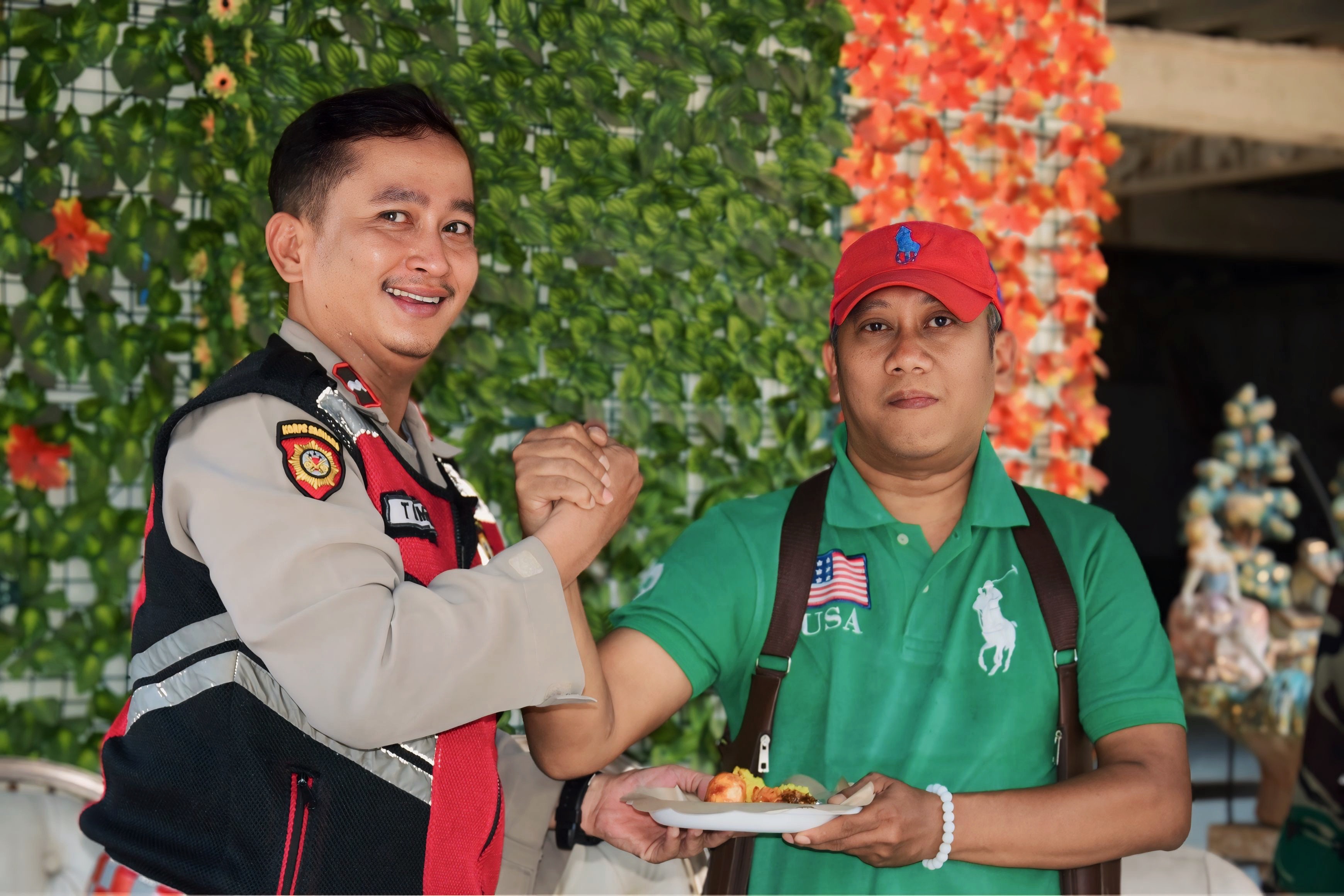 Semarak HUT Bhayangkara ke-80, Kelurahan Pejagalan Hadiri Perayaan Bersama Warga di Pos RW 012 1