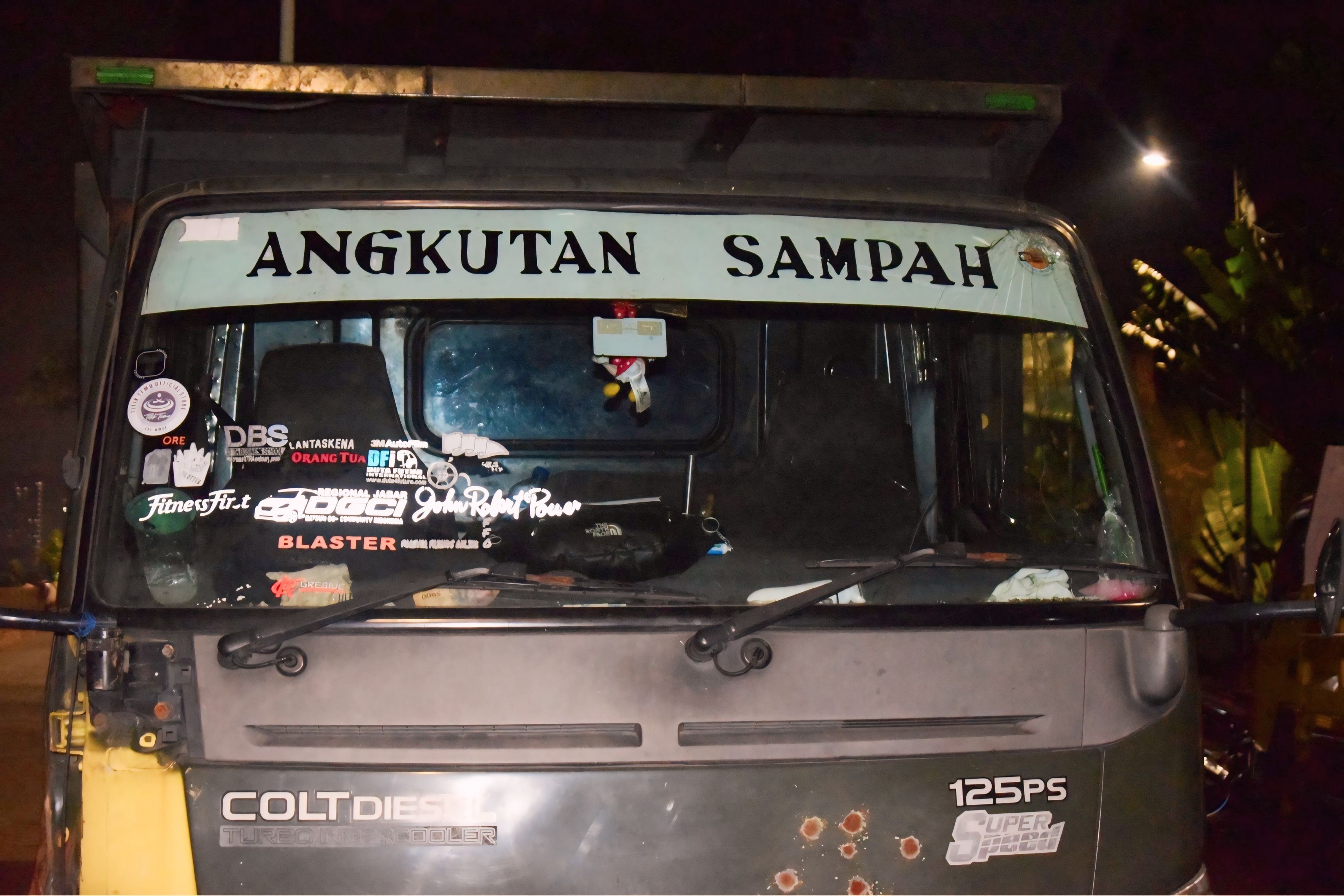 Babak Baru Penanganan Tumpukan Sampah di Jalan Kepanduan II, Mobil Pengangkut Sampah Pembuang Sampah Liar Berhasil Diamankan 1