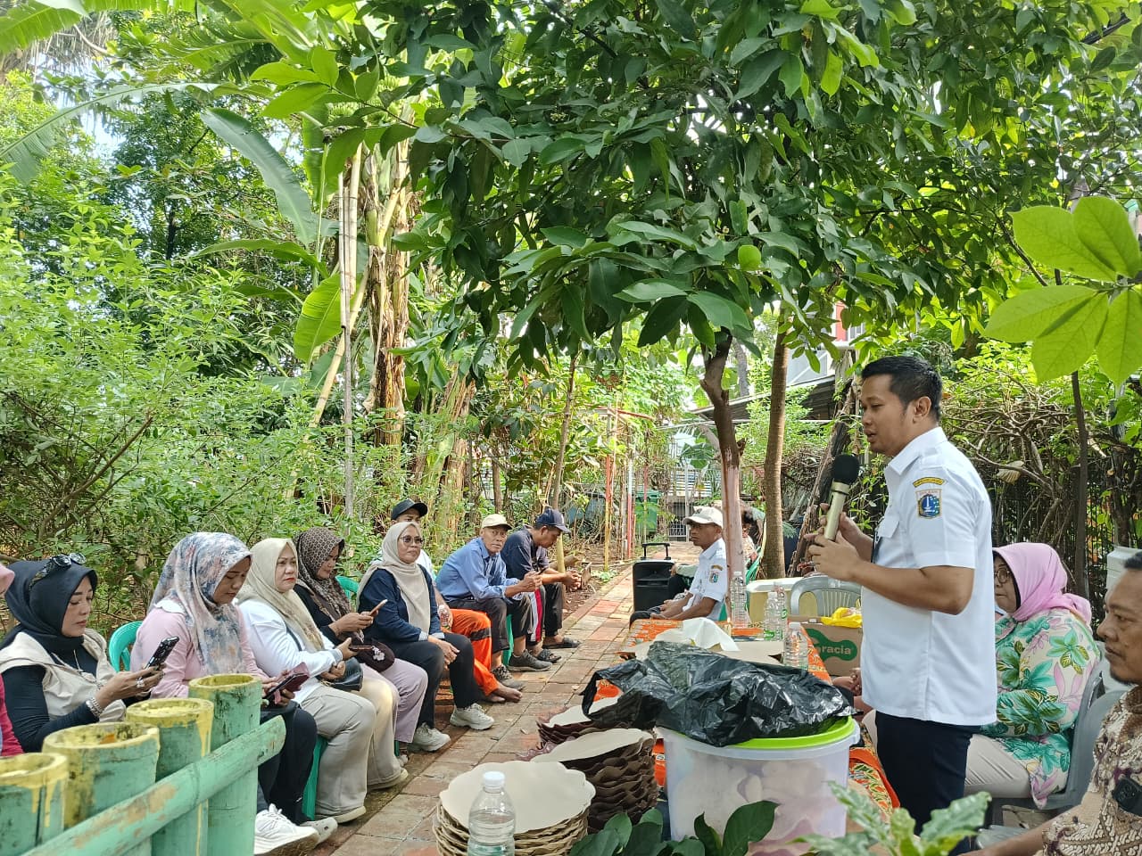 Wujud Syukur Tata Kelola Lingkungan, RW 05 Kelurahan Sunter Jaya Gelar Tasyakuran Bank Sampah 2