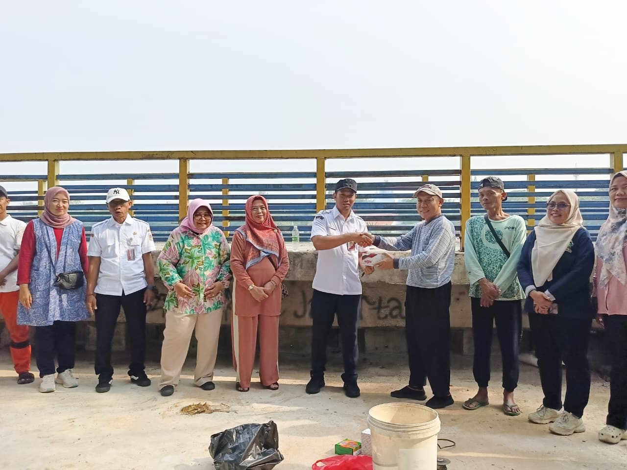 Wujud Syukur Tata Kelola Lingkungan, RW 05 Kelurahan Sunter Jaya Gelar Tasyakuran Bank Sampah 5
