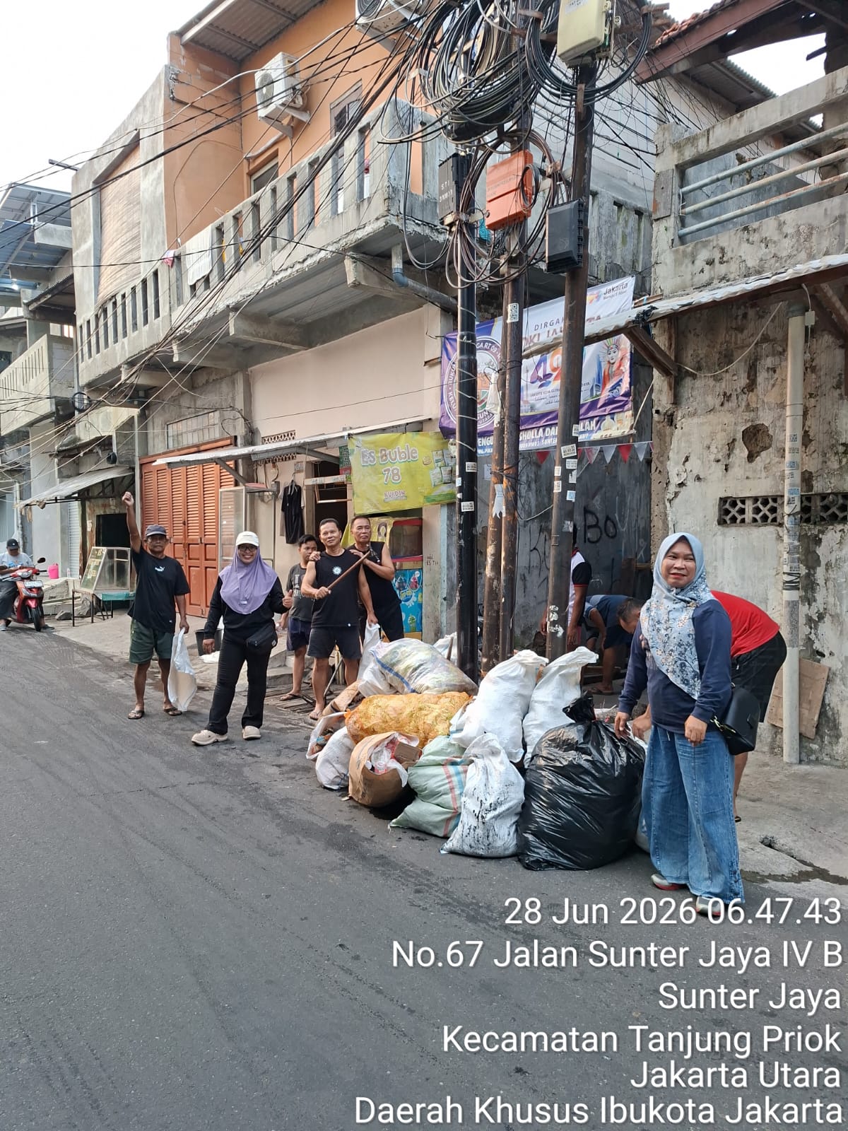 Antisipasi Genangan dan DBD, Jajaran Kelurahan Sunter Jaya Monitoring Kerja Bakti Massal di RW 03 4