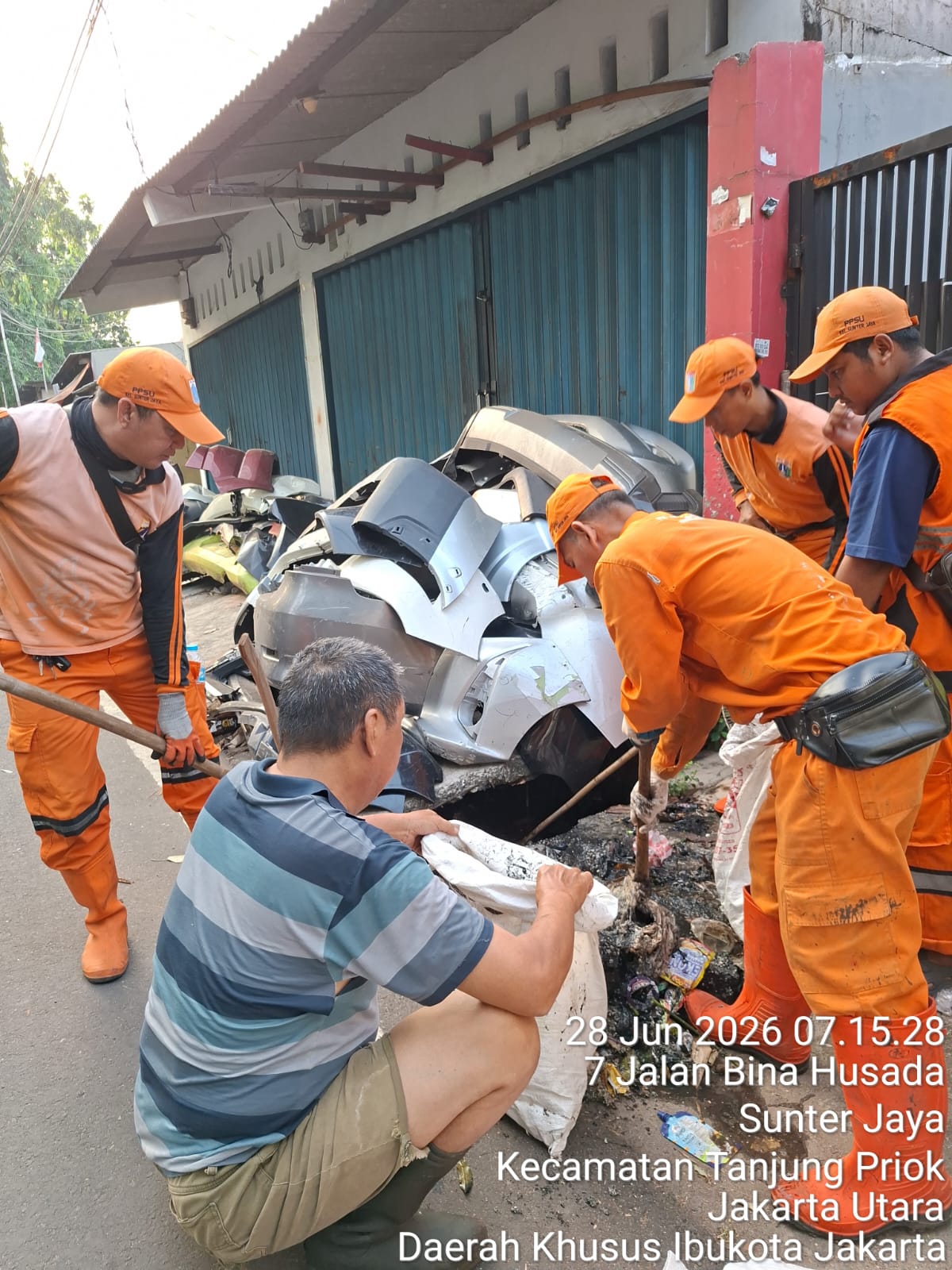 Antisipasi Genangan dan DBD, Jajaran Kelurahan Sunter Jaya Monitoring Kerja Bakti Massal di RW 03 6
