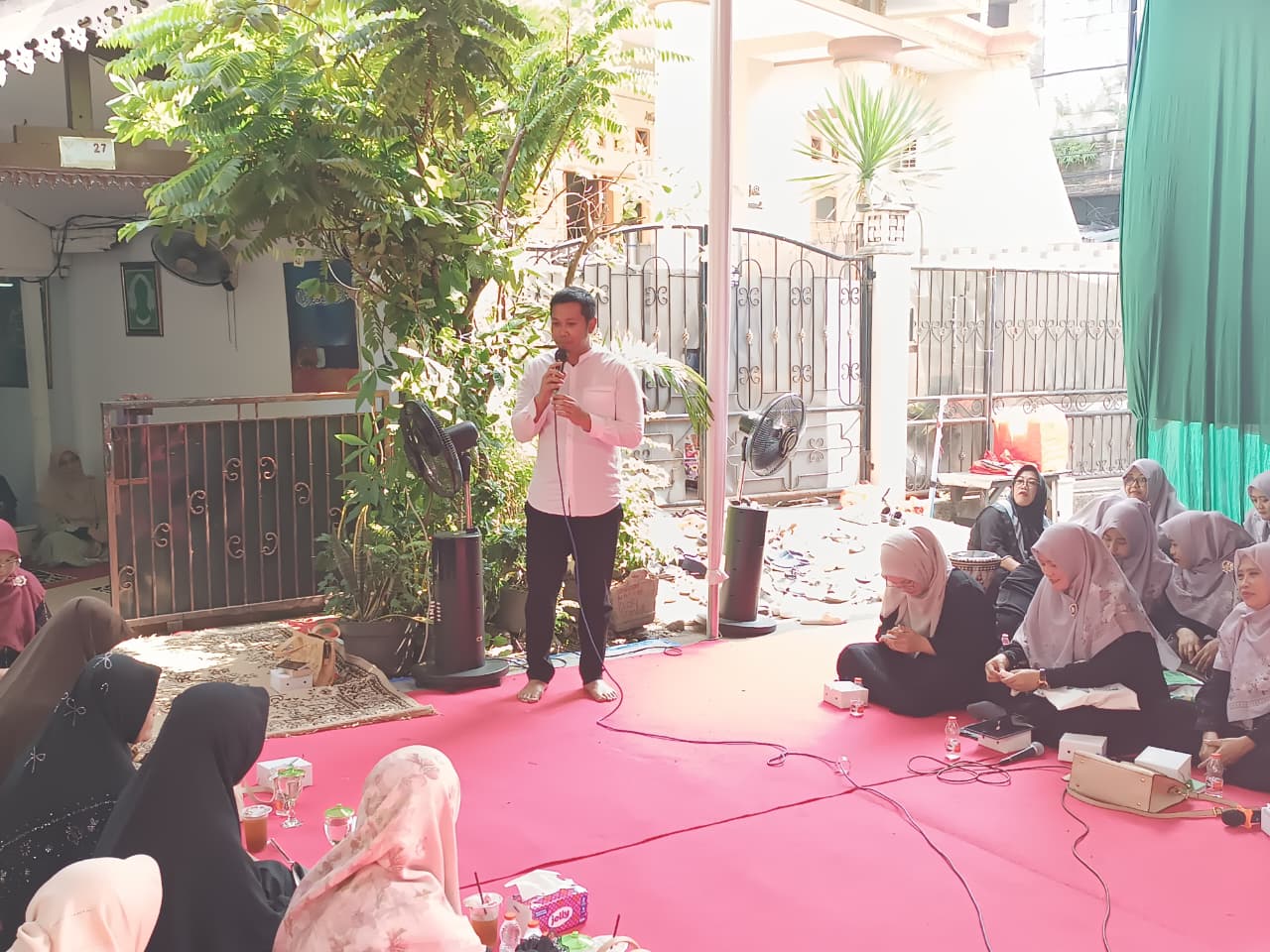 Tebar Kebaikan di Lingkungan, Majelis Taklim Nurul Husna RW 09 Gelar Santunan Anak Yatim dan Dhuafa 5