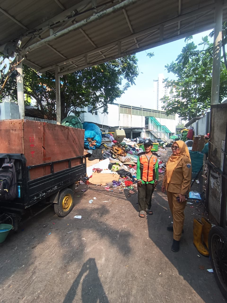 Optimalkan Pengelolaan Sampah dan Estetika Lingkungan, Jajaran Kelurahan Sunter Jaya Monitoring Penataan Kawasan dan TPS 3R 4