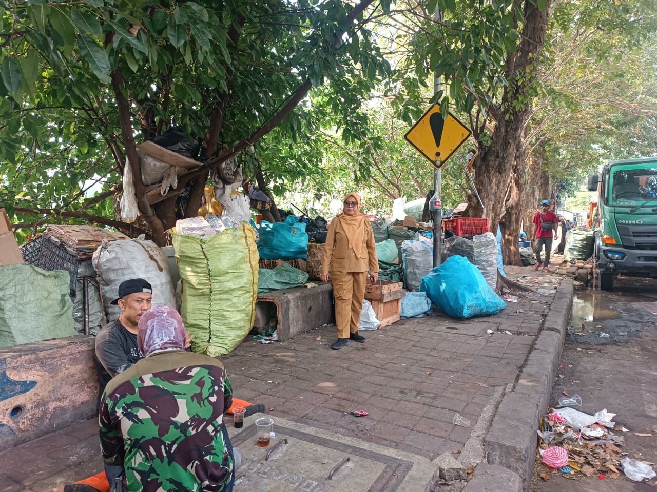 Optimalkan Pengelolaan Sampah dan Estetika Lingkungan, Jajaran Kelurahan Sunter Jaya Monitoring Penataan Kawasan dan TPS 3R 5