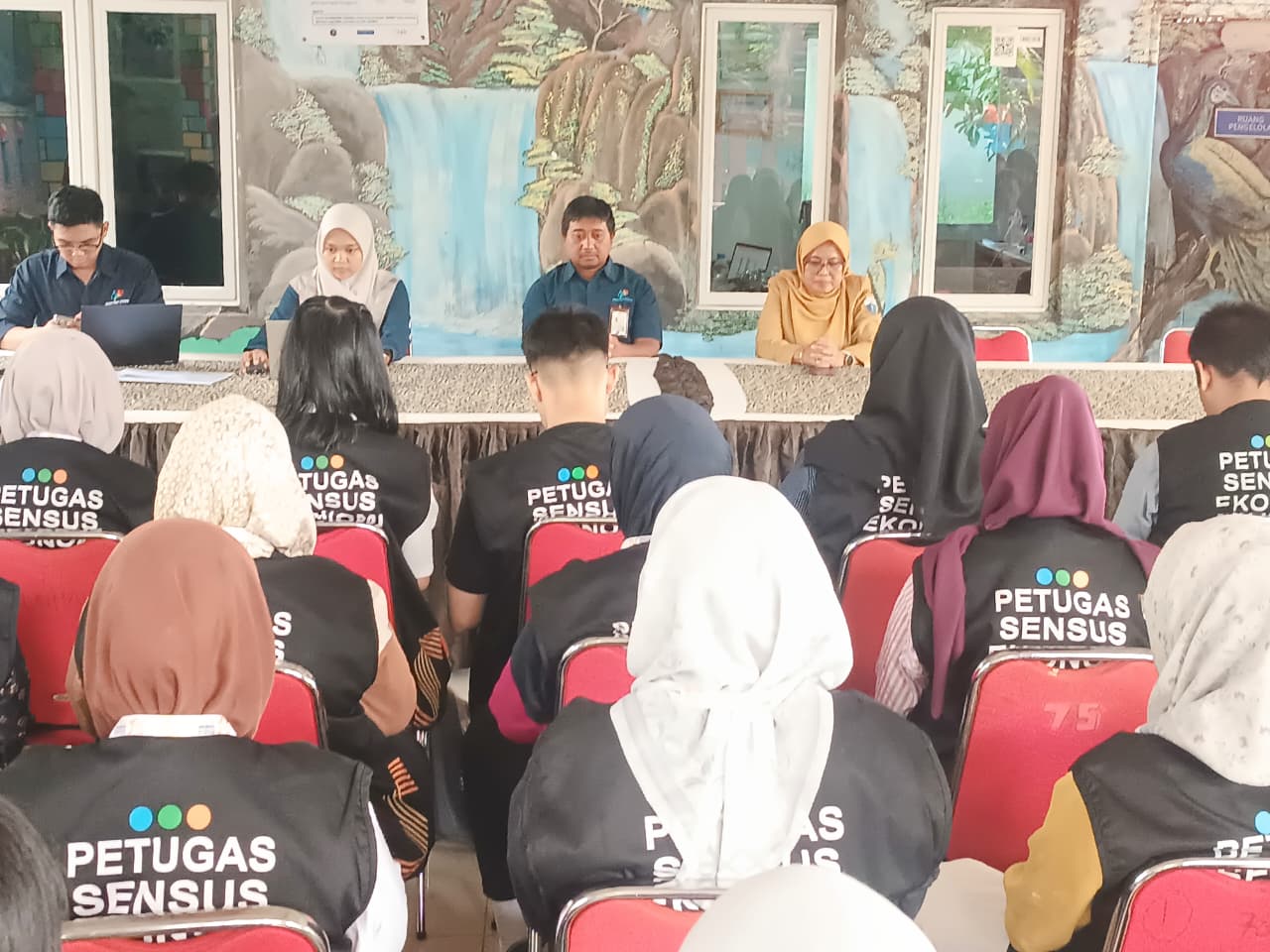 Matangkan Akurasi Data Usaha, BPS Bersama Jajaran Kelurahan Sunter Jaya Gelar Evaluasi Sensus Ekonomi di RPTRA Sunter Jaya Berseri 3