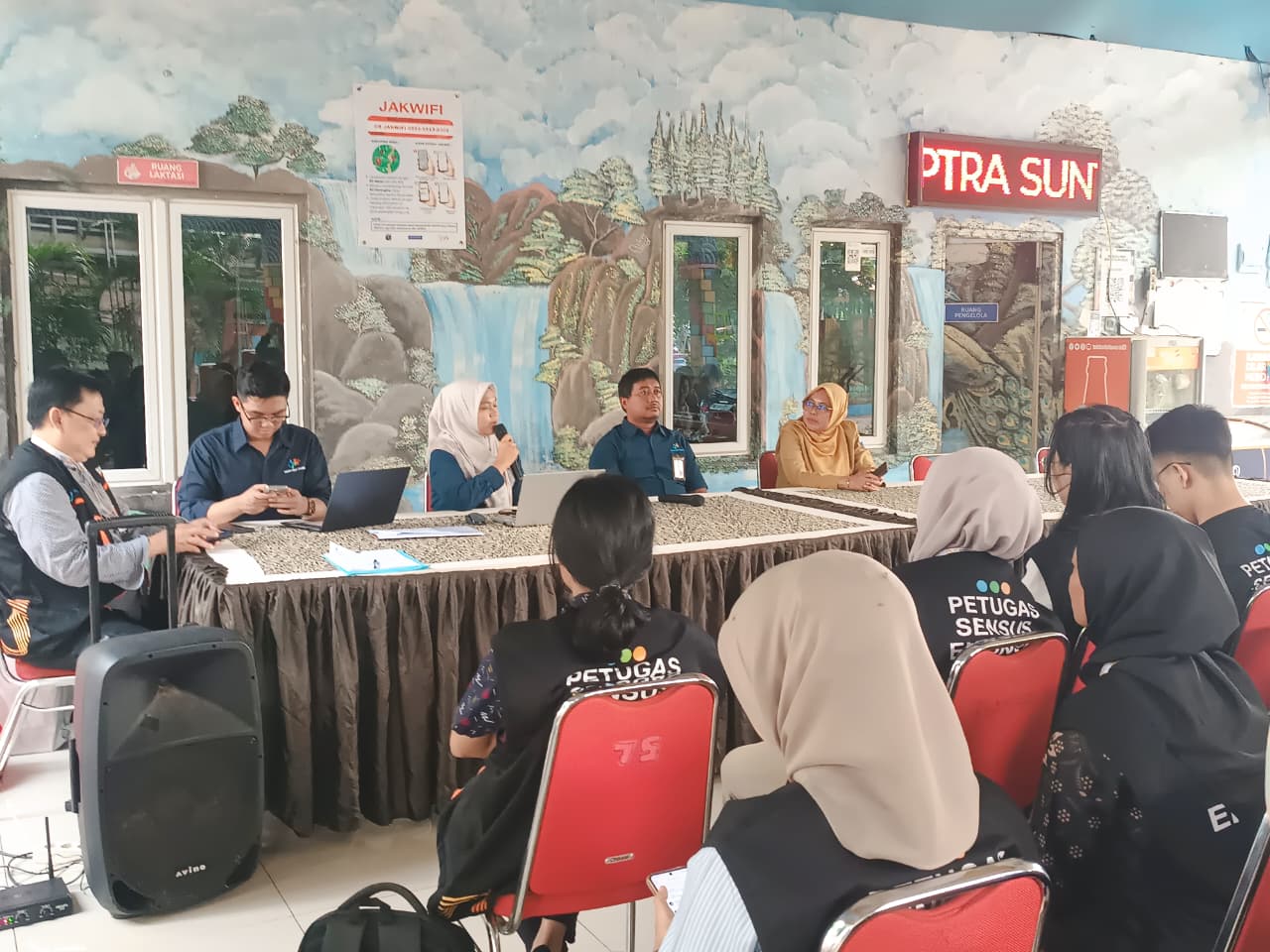 Matangkan Akurasi Data Usaha, BPS Bersama Jajaran Kelurahan Sunter Jaya Gelar Evaluasi Sensus Ekonomi di RPTRA Sunter Jaya Berseri 4