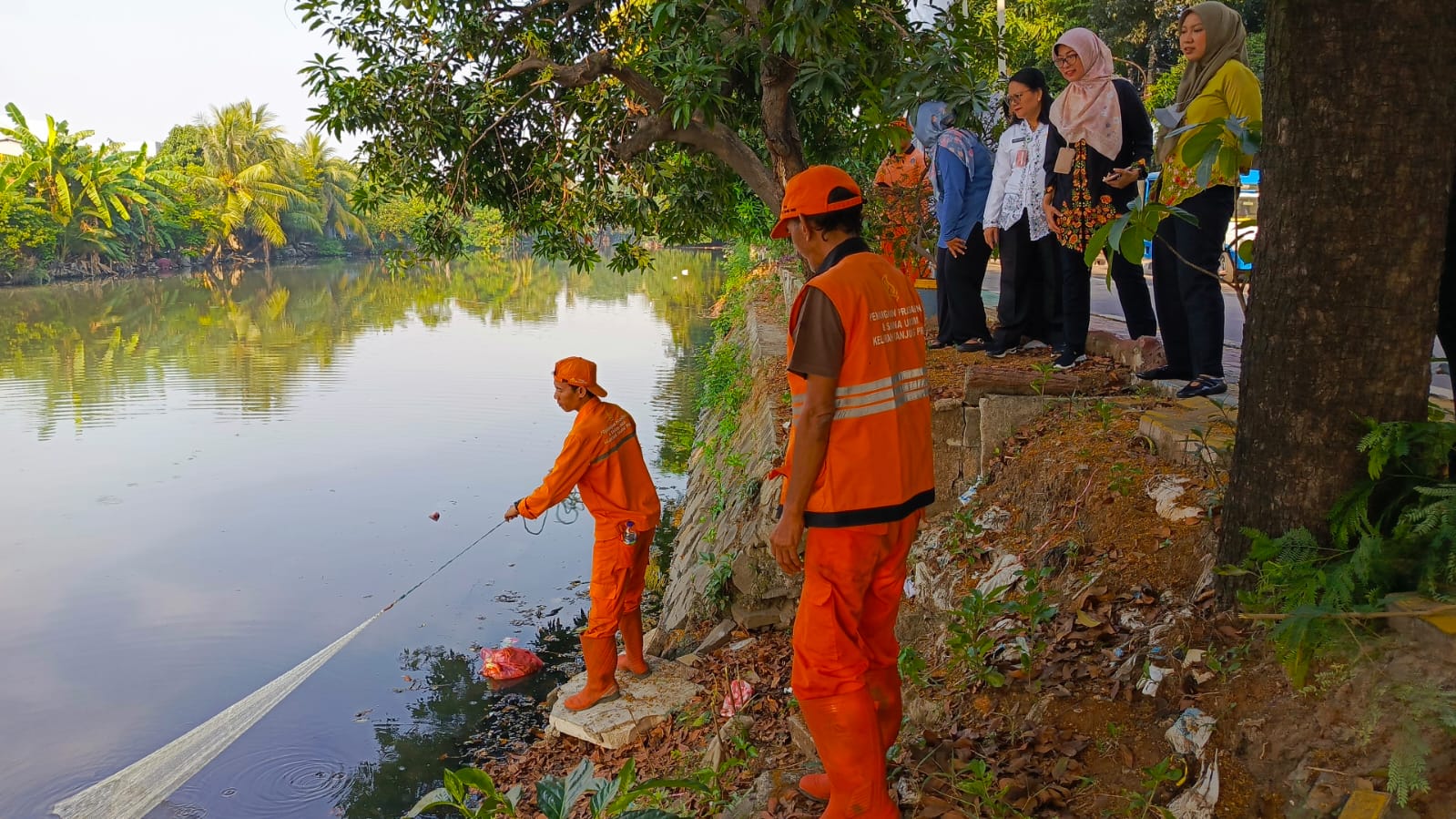 Giat Penangkapan Ikan Sapu-Sapu di Kali Tirem Kelurahan Tanjung Priok 2
